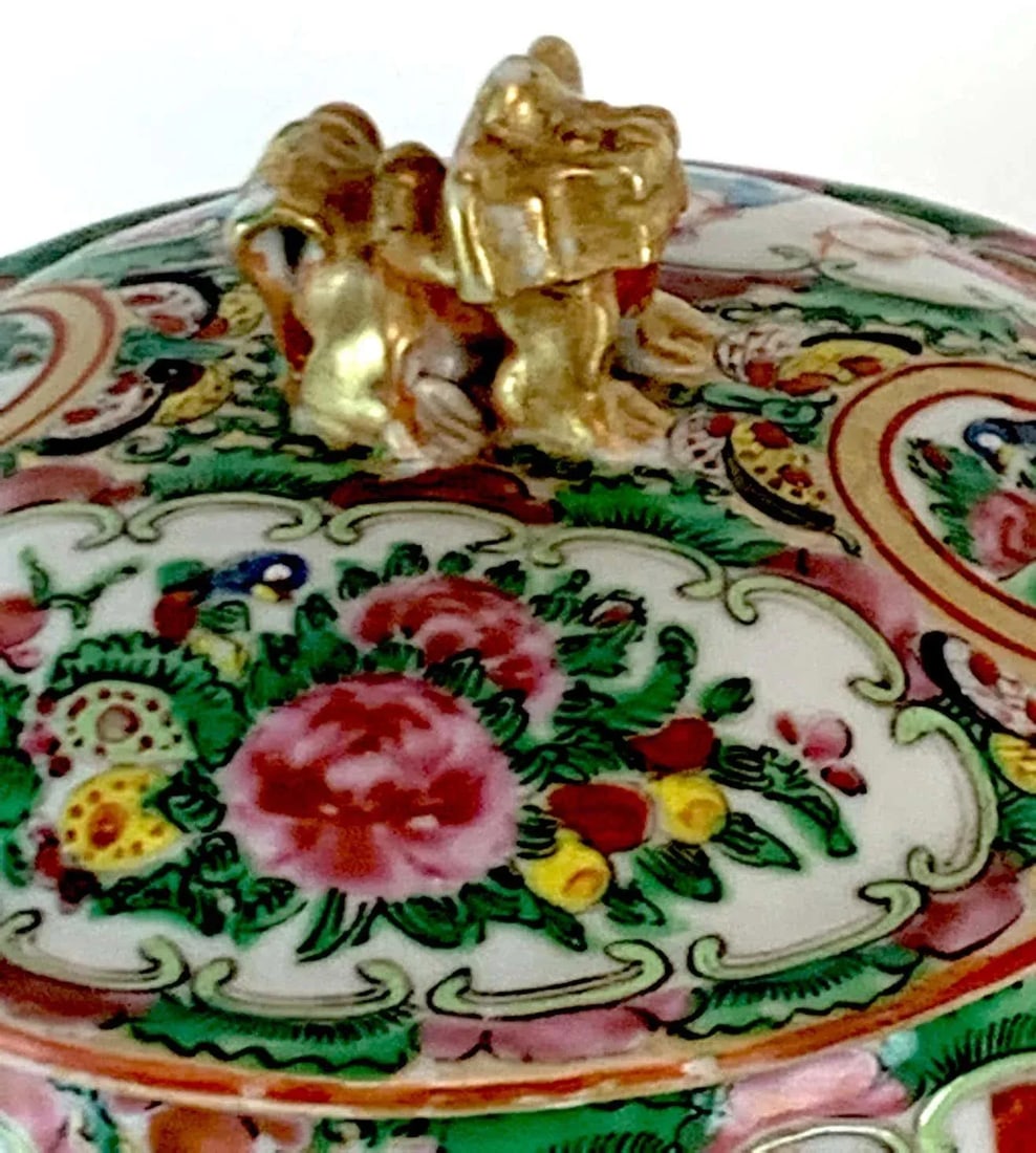 19th Century Rose Medallion Cider Pitcher With Foo Dog Finial - 9