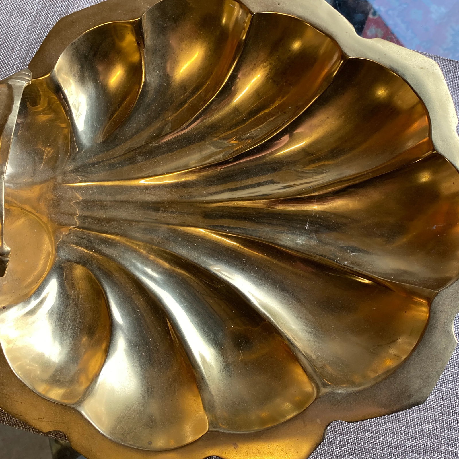 1970s Solid Brass Footed Shell Bowl - 3
