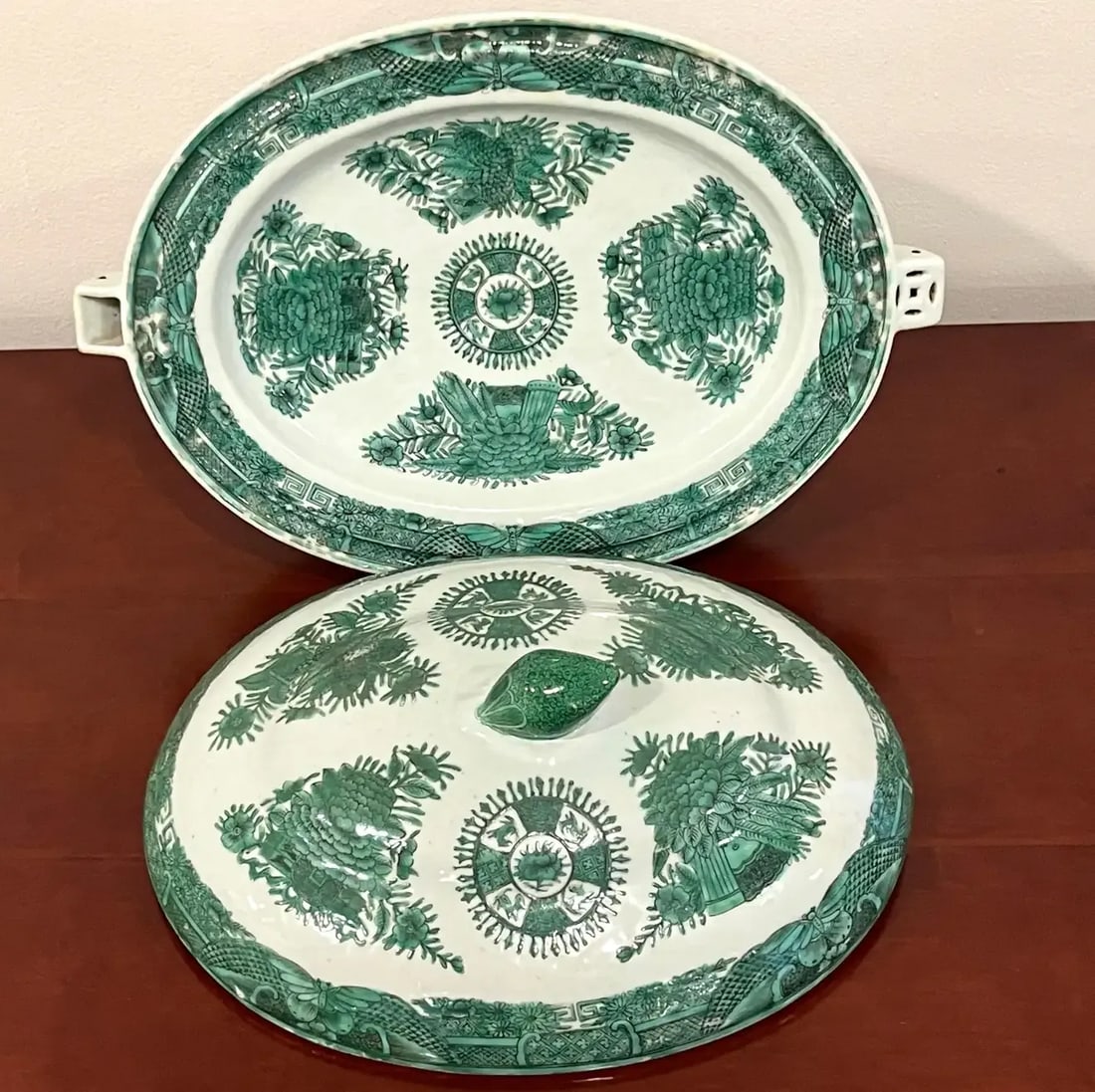19th Century Chinese Export Green 'Fitzhugh' Hot Water Platter- Tureen * - 10