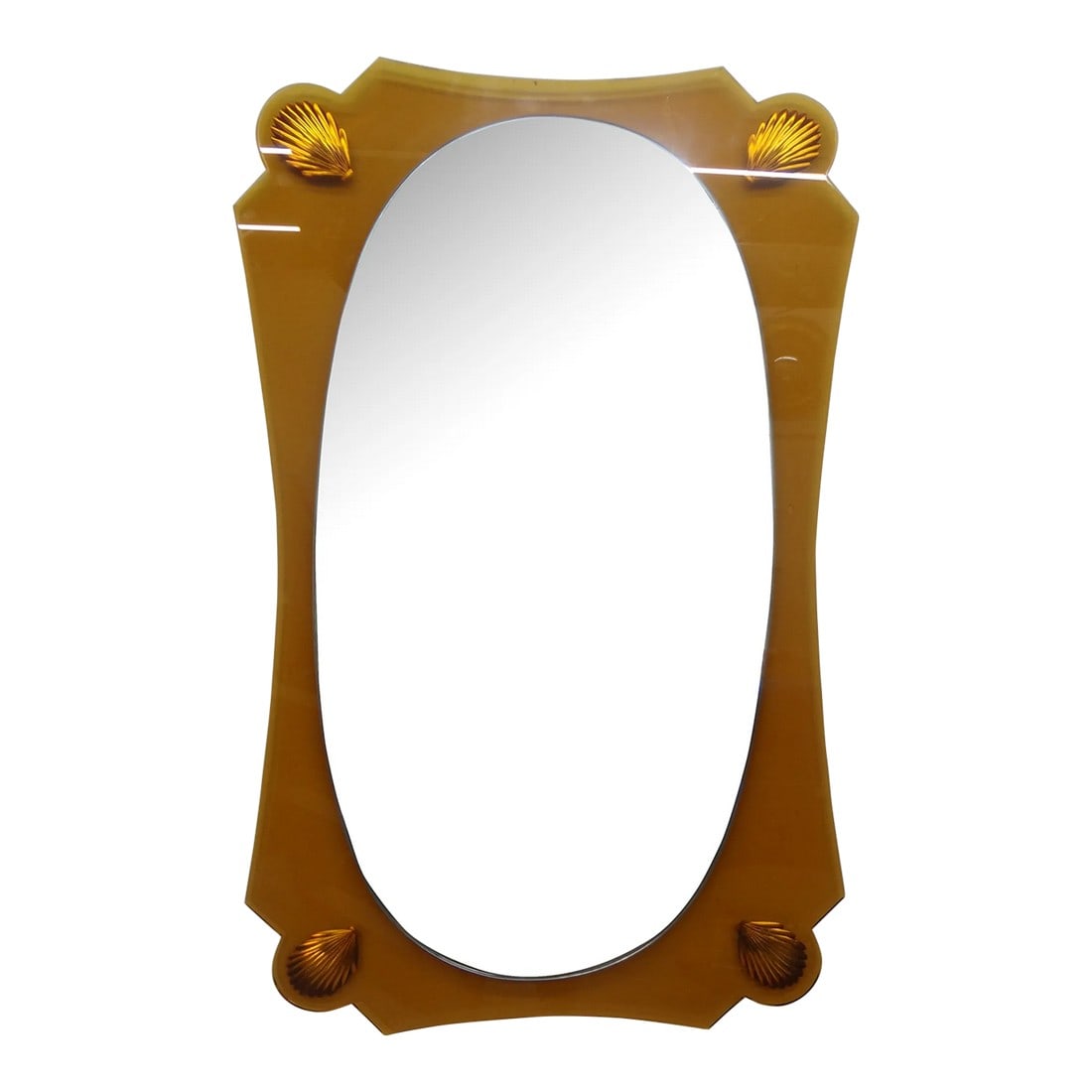 1960s Italian Fontana Arte Style Golden Yellow Mirror: Italian Fontana Arte style golden yellow mirror. This stunning Italian midcentury Pietro Chiesa inspired mirror is made of an unusually shaped yellow/gold glass with etched gold shells in each corner