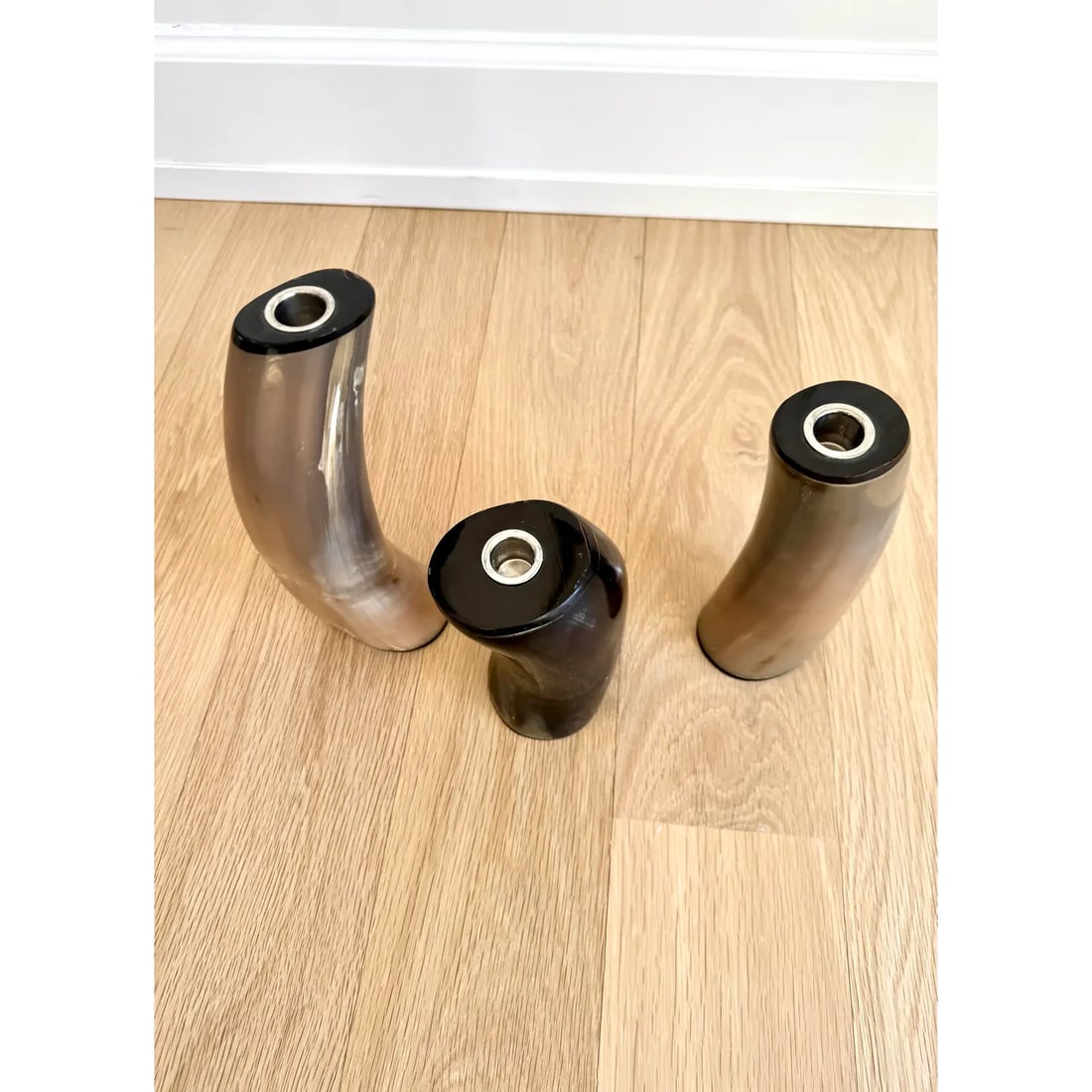 Set of 3 Sculptural Polished Horn Candlesticks – 1970s Organic Modern, Karl Springer Style - 5