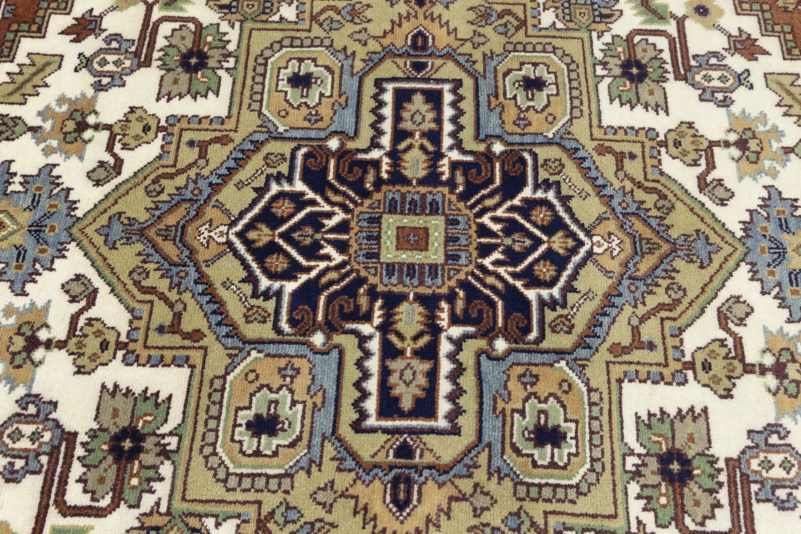 Cream Geometric 8X10 Heriz Serapi Oriental Rug - 10