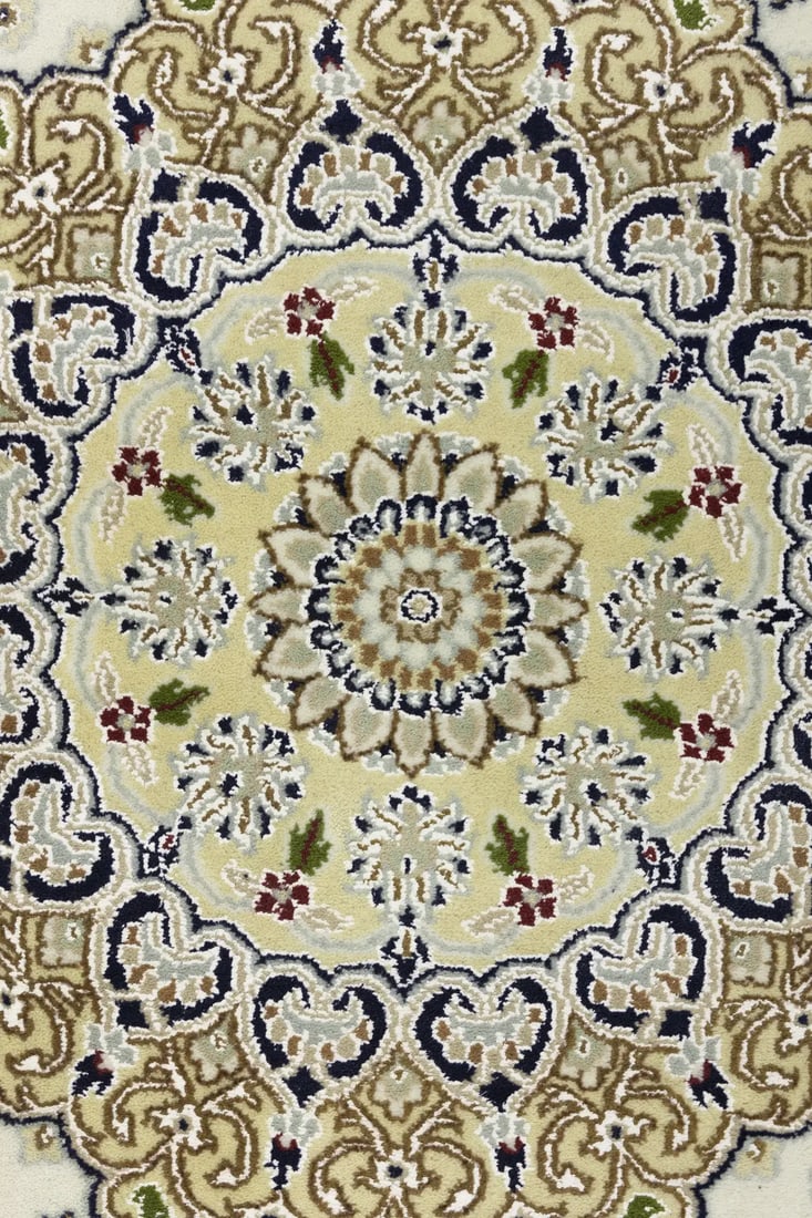 Cream Floral 8X10 Indo-Nain Oriental Rug - 9