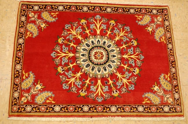 Persian KASHAN RUG 2'5" x 3'3": Title: Persian KASHAN RUG 2'5" x 3'3" Description:OLD,ANTIQUE KOWK WOOL_HIGH KPSI Persian KASHAN ORIENTAL RUG ..........with an exact size of 2'5"x3'3".....GREAT subjects design OF KASHAN RUG WITH
