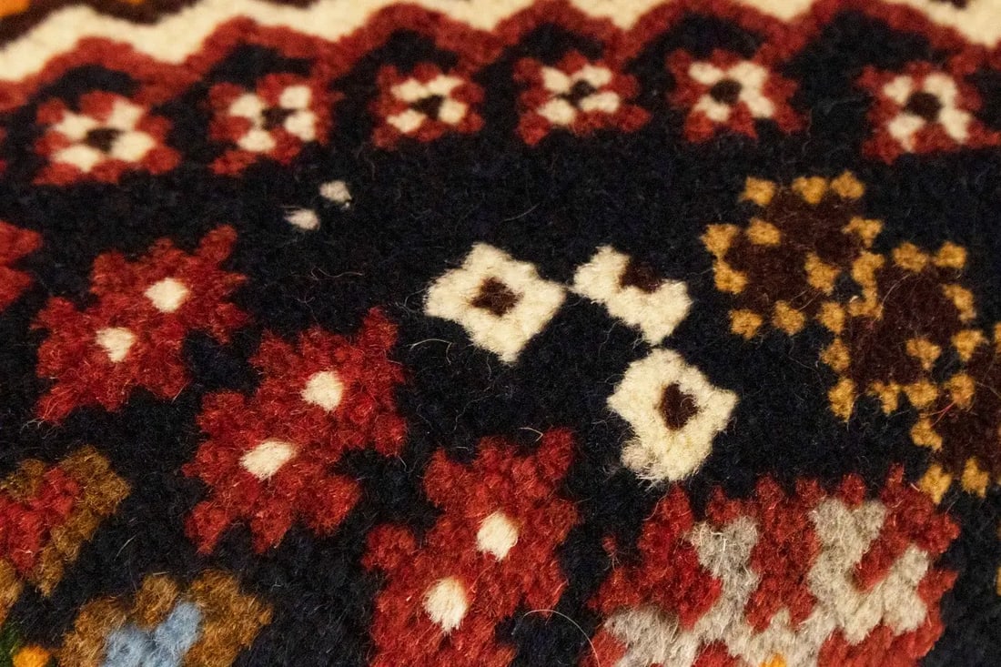 Red Tribal 3'5X5 Shiraz Persian Rug - 20