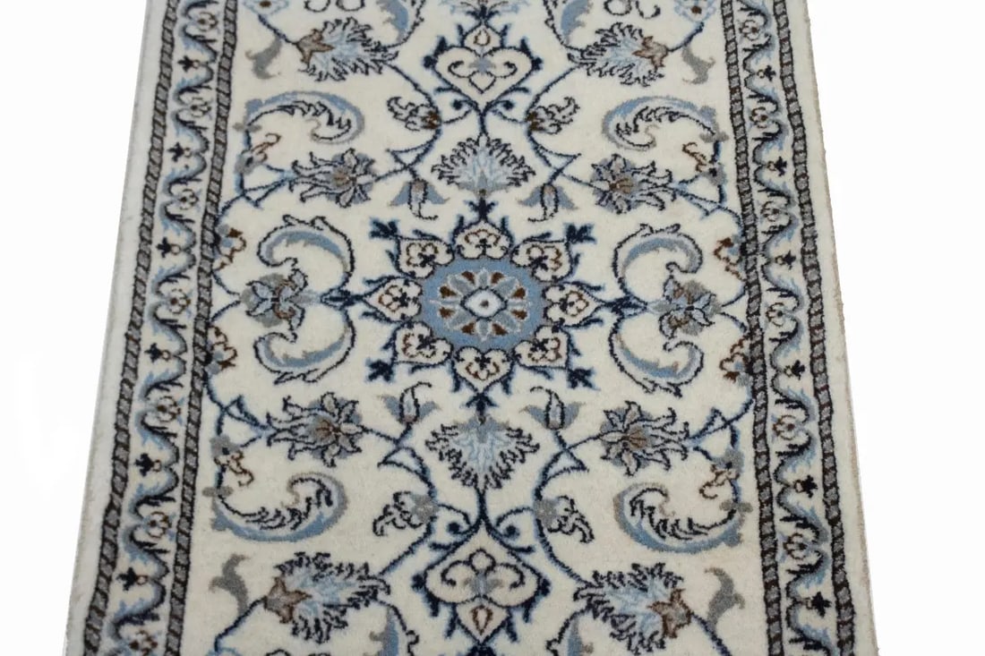 Cream Floral Classic 2'4X4 Nain Persian Rug - 3