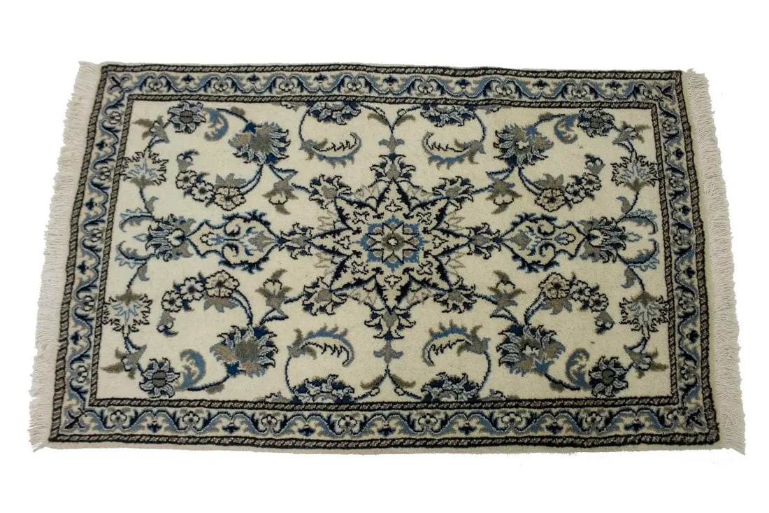 Cream Floral Classic 2'5X4'3 Nain Persian Rug - 4