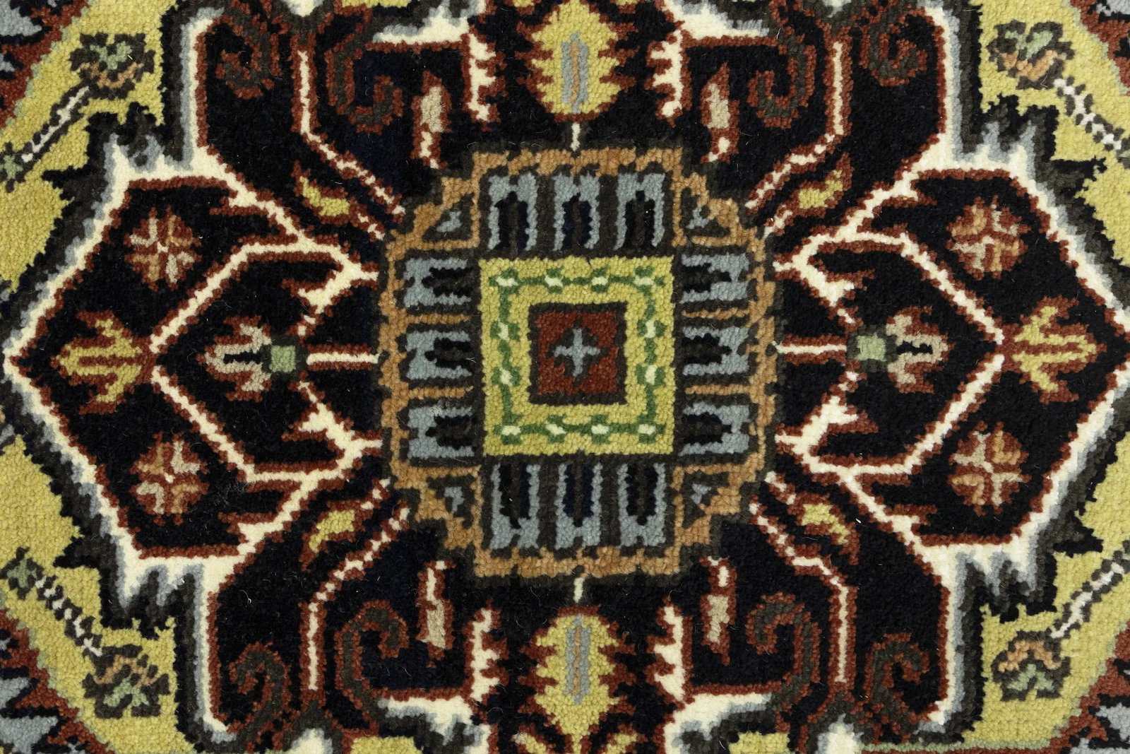 Light Gray Geometric 8X10 Heriz Serapi Oriental Rug - 9