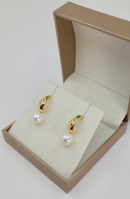 Earrings - 18 kt. Yellow gold - 7.5x8mm Akoya Pearls - 5