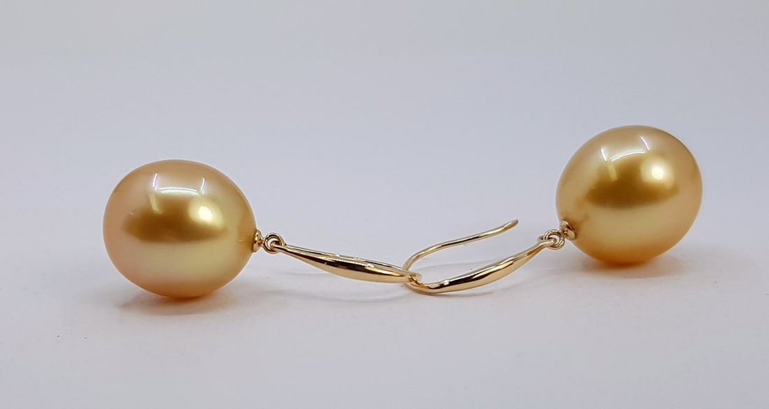 Earrings - 14 kt. Yellow gold - 11x12mm South Sea Pearls - 9