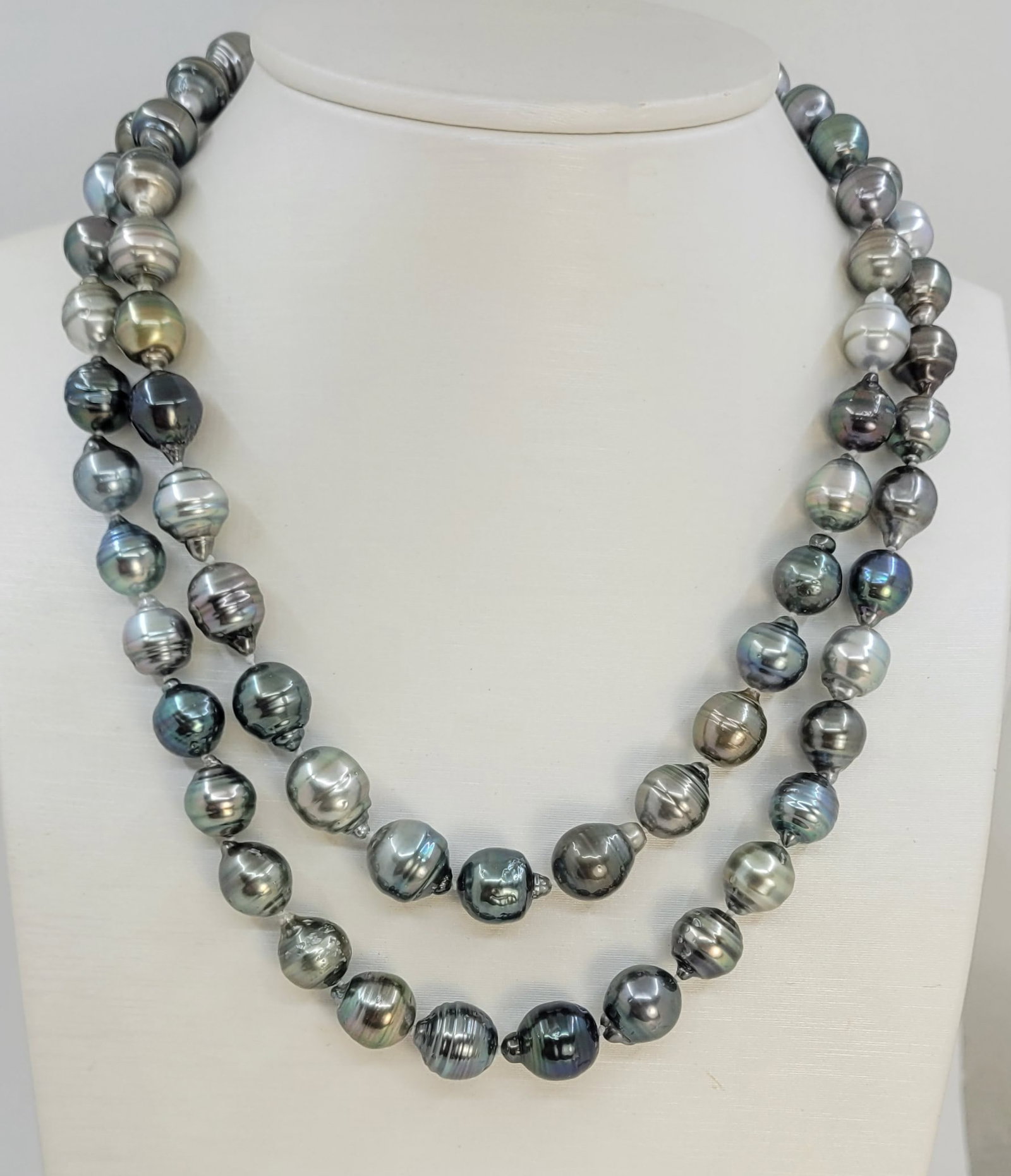 Double 2 row Bright 8.3x11.5mm Multi Tahitian pearls: Title: Double 2 row Bright 8.3x11.5mm Multi Tahitian pearls Description: Grown in the black-lipped Pinctada margaritifera oyster in the tropical waters of French Polynesia, these Tahiti pearls have be