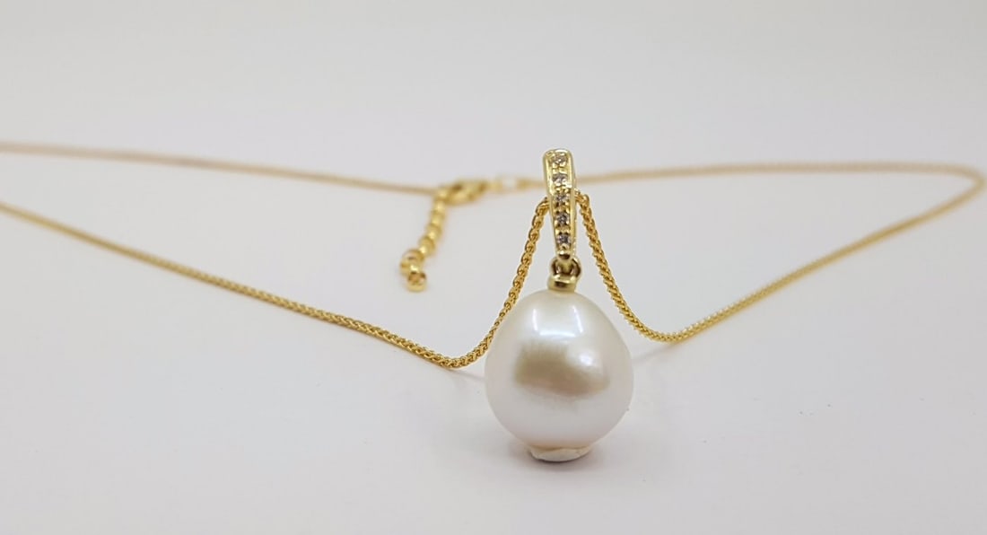 14 kt. Gold - Necklace with pendant - 11.5mm Vibrant White Edison Freshwater Pearl - 0.04ct - 5