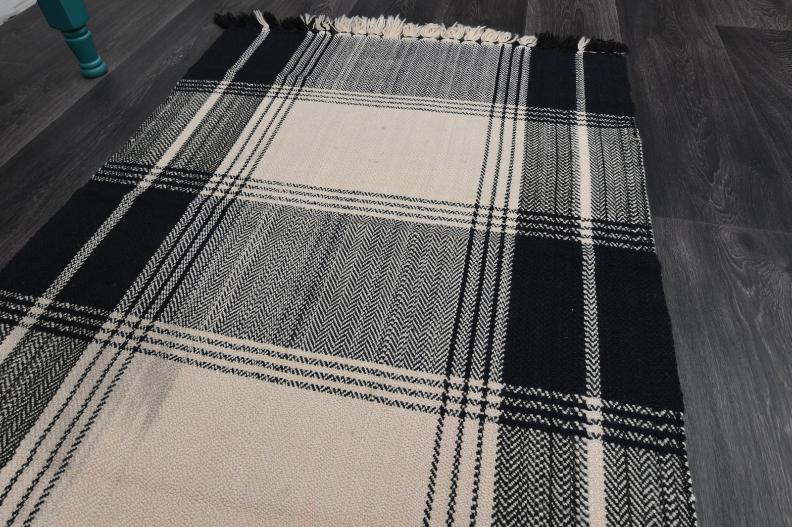 2.7x4 ft, Handloom Area Rug - 3