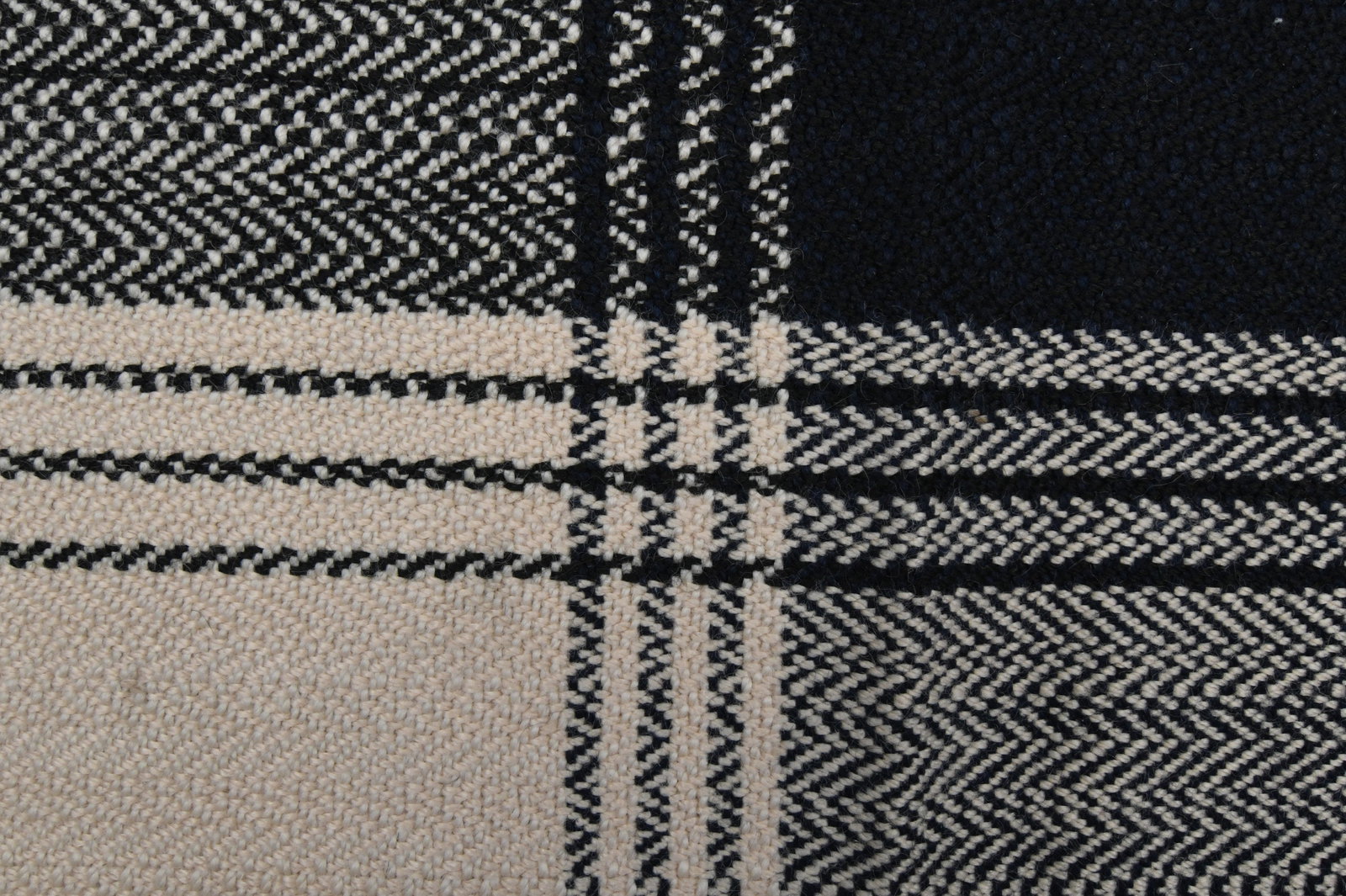 2.7x4 ft, Handloom Area Rug - 6