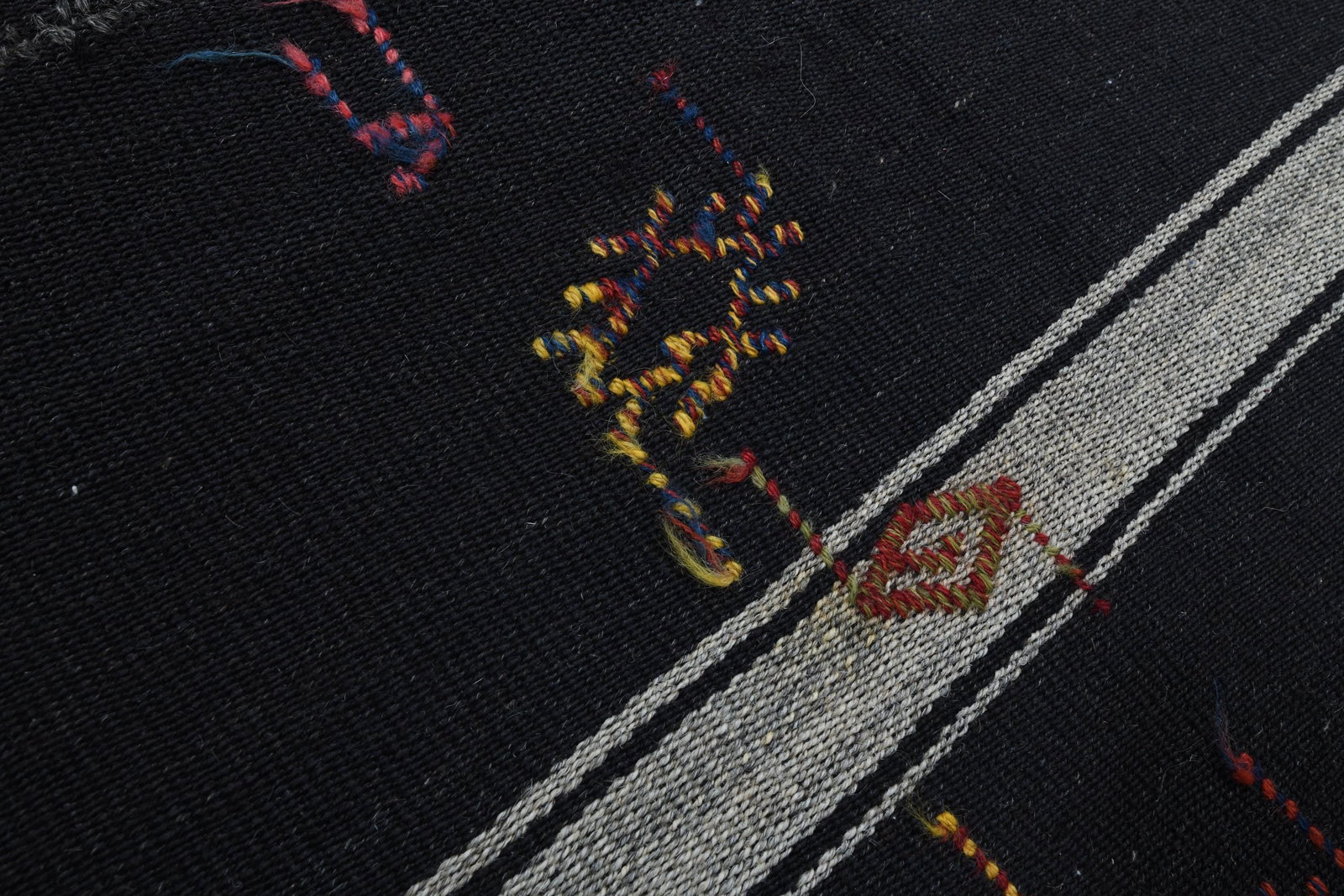 6'4x8'5 ft, BLACK STRIPED RUG - 9