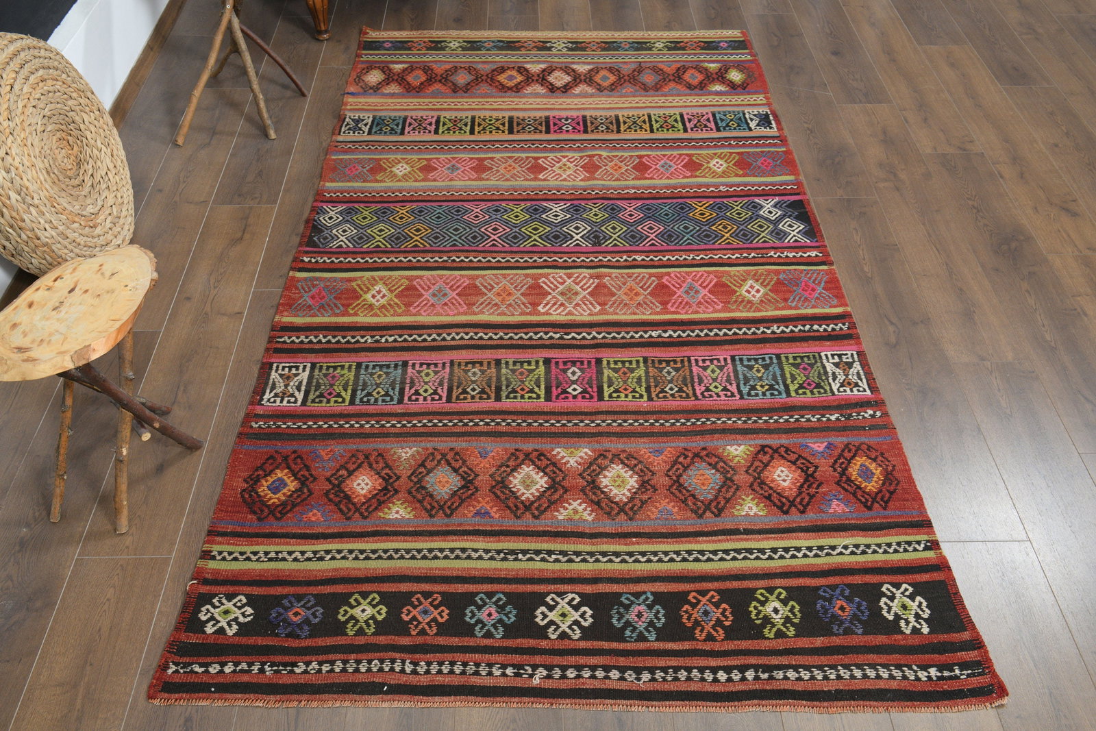 4'7x8'5 ft, RED KILIM RUG,: Title: 4'7x8'5 ft, RED KILIM RUG, Description: This Turkish one-of-a-kind Vintage Flatweave Kilim Rug is hand-knotted and handwoven by the most skilled artisans who use pure wool, in vibrant, natural 
