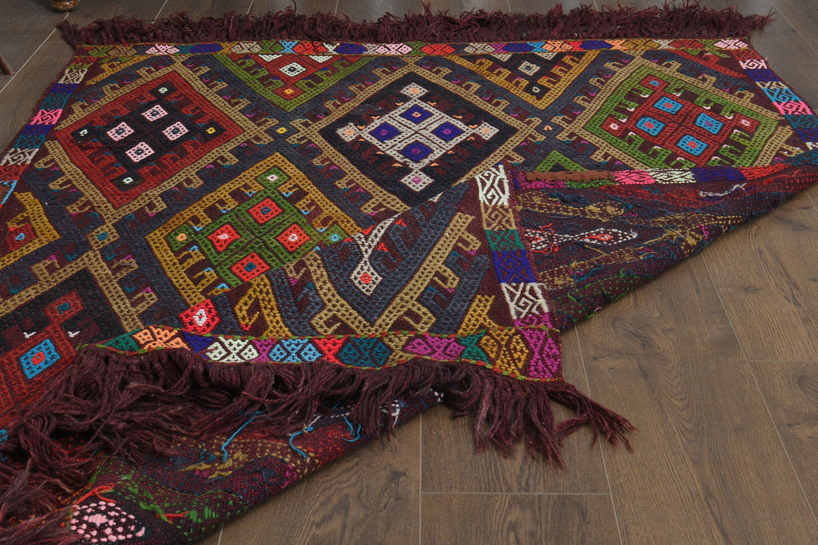 4'4x6 ft, Vintage Turkish Rug: Title: 4'4x6 ft, Vintage Turkish Rug Description: This Turkish one-of-a-kind Vintage Flatweave Kilim Rug is hand-knotted and handwoven by the most skilled artisans who use pure wool, in vibrant, natur