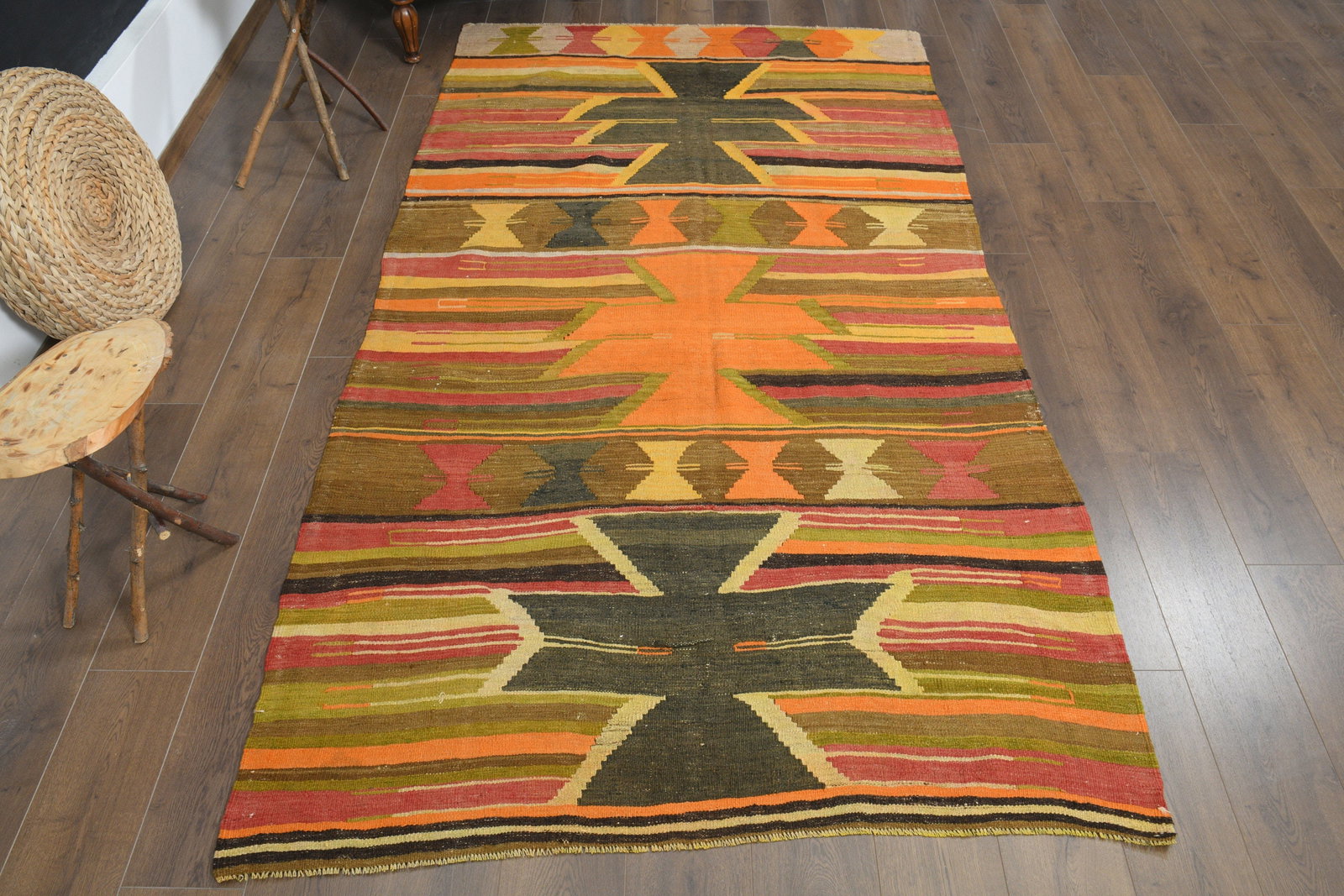 4'9x9'2 ft, KILIM BOHO DeCOR: Title: 4'9x9'2 ft, KILIM BOHO DeCOR Description: This Turkish one-of-a-kind Vintage Flatweave Kilim Rug is hand-knotted and handwoven by the most skilled artisans who use pure wool, in vibrant, natura