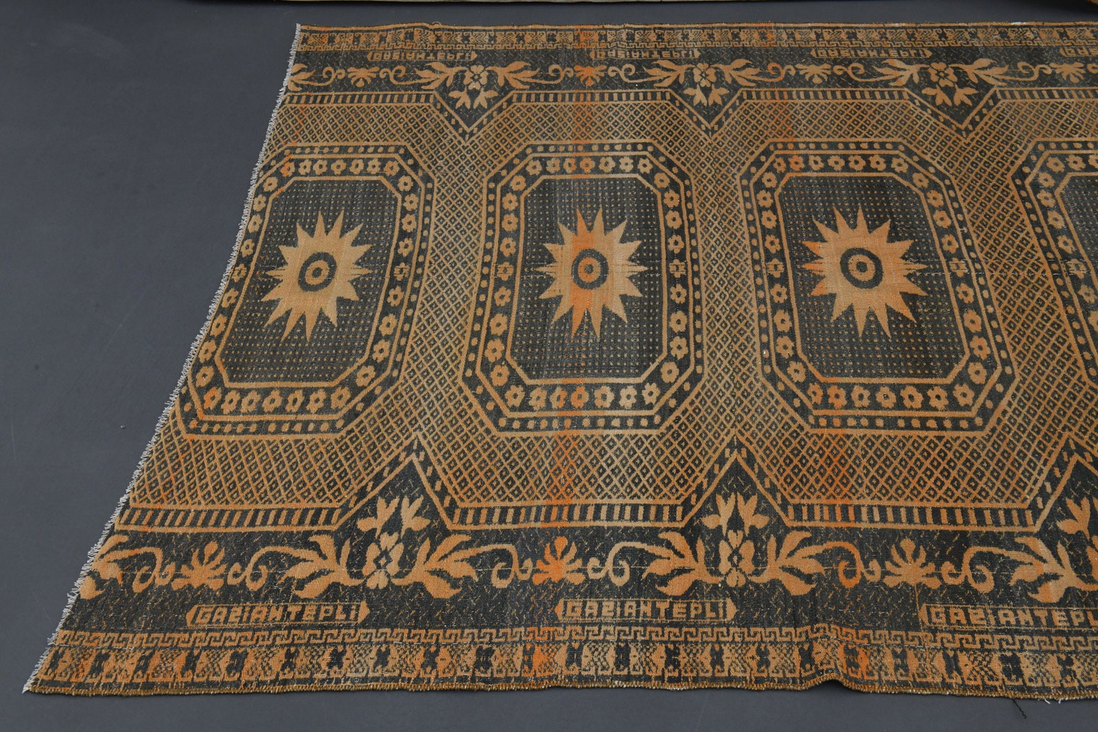 5'6x11'2 HERITAGE DECOR, WIDE Kilim: Title: 5'6x11'2 HERITAGE DECOR, WIDE Kilim Description: This Turkish one-of-a-kind Vintage Flatweave Kilim Rug is hand-knotted and handwoven by the most skilled artisans who use pure wool, in vibrant,