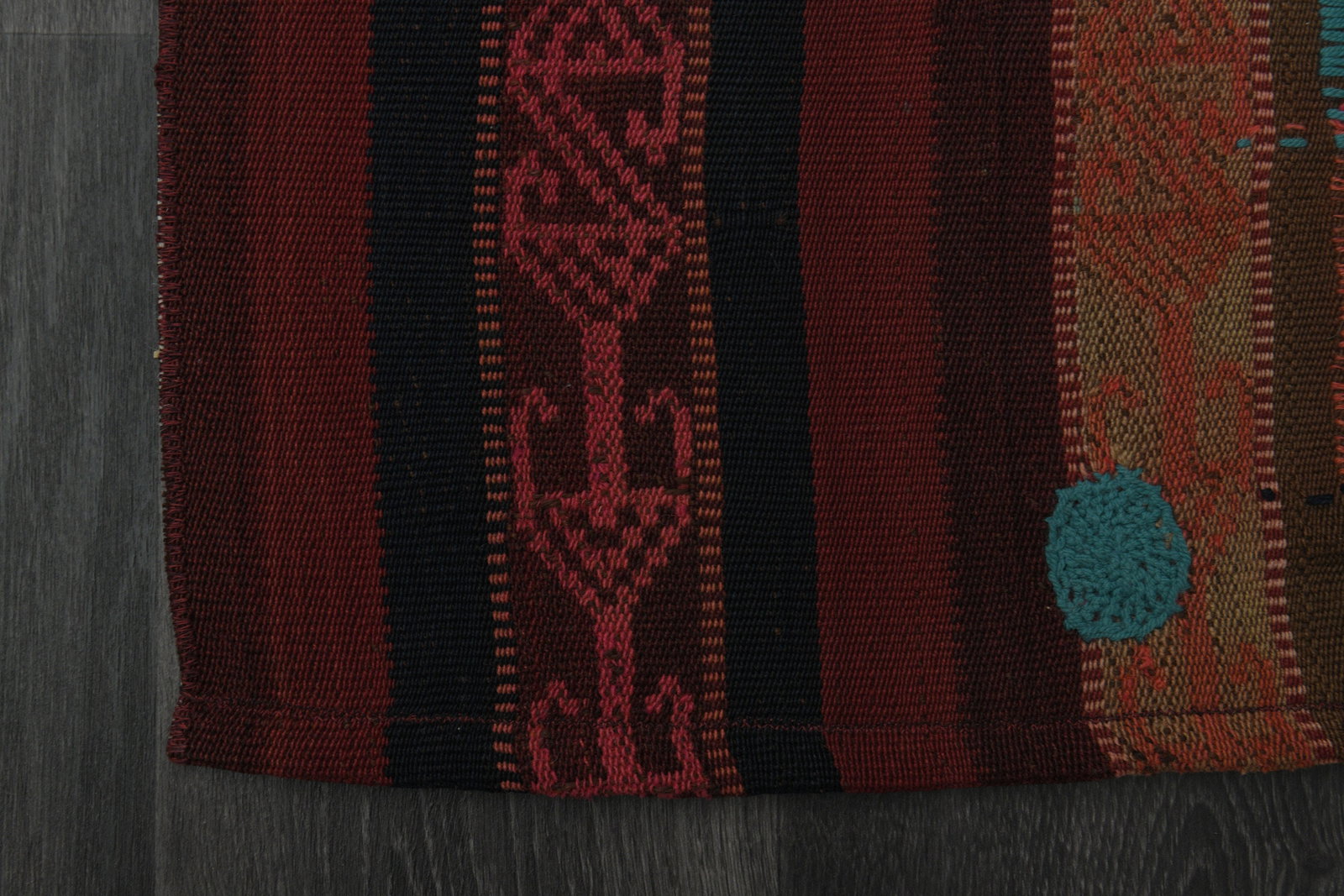 2'6x5'2 ft, STRIPED KILIM DeCOR: Title: 2'6x5'2 ft, STRIPED KILIM DeCOR Description: This Turkish one-of-a-kind Vintage Flatweave Kilim Rug is hand-knotted and handwoven by the most skilled artisans who use pure wool, in vibrant, nat