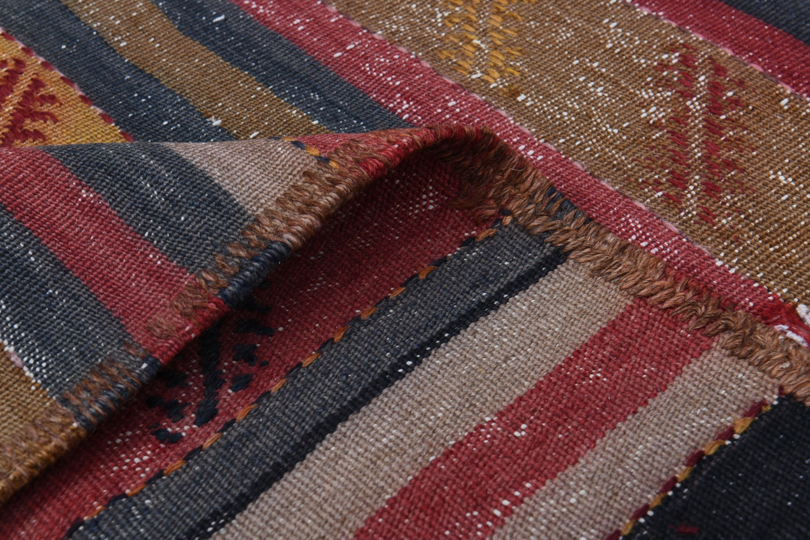 4.8x8.6 ft, TURKISH VINTAGE RUG: Title: 4.8x8.6 ft, TURKISH VINTAGE RUG Description: This Turkish one-of-a-kind Vintage Flatweave Kilim Rug is hand-knotted and handwoven by the most skilled artisans who use pure wool, in vibrant, nat