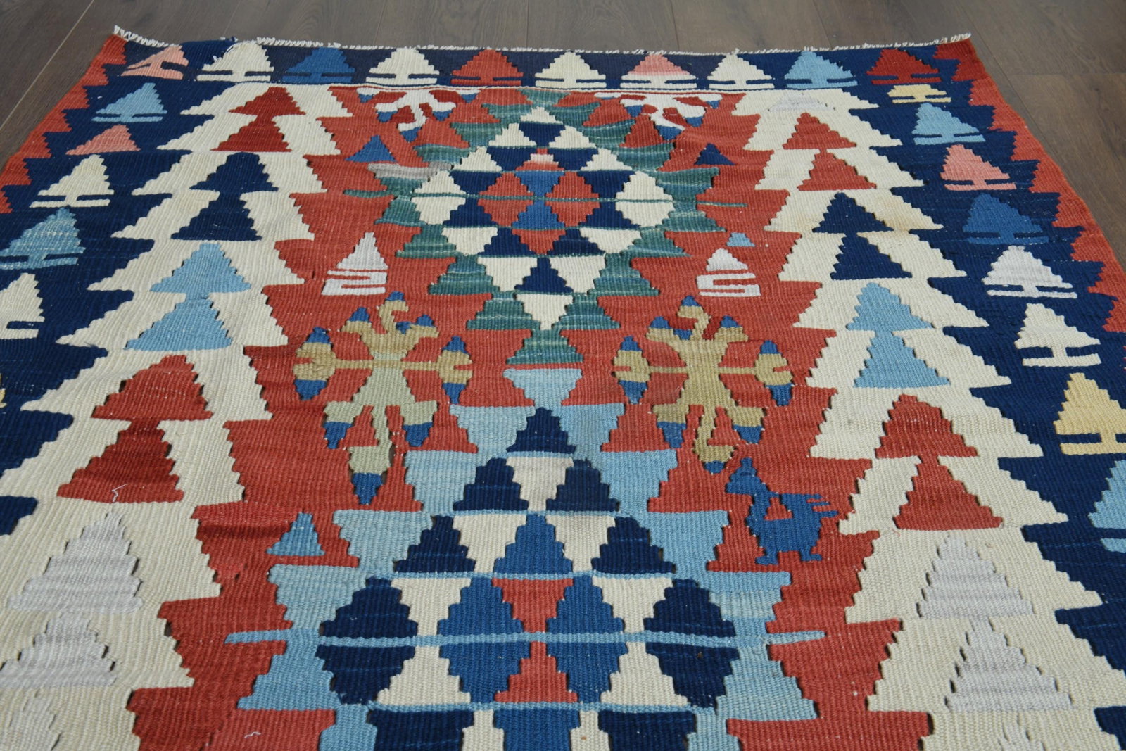 3'6x6 ft, BOHO CHIC DECOR, Special Kilim: Title: 3'6x6 ft, BOHO CHIC DECOR, Special Kilim Description: This Turkish one-of-a-kind Vintage Flatweave Kilim Rug is hand-knotted and handwoven by the most skilled artisans who use pure wool, in vib