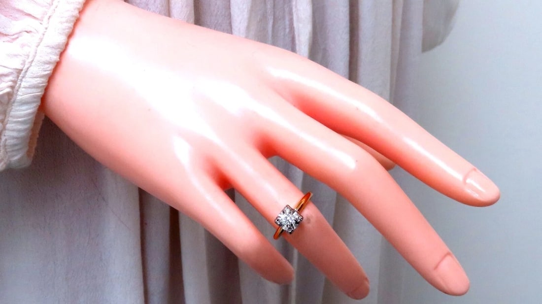 Vintage Solitaire Raised .30ct Round Diamond Engagement ring 14kt Gold** - 4