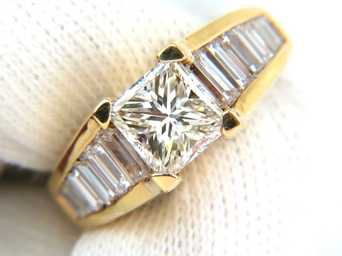 2.90CT 18KT NATURAL PRINCESS BAGUETTES DIAMONDS RING MODERN DECO *v: Title: 2.90CT 18KT NATURAL PRINCESS BAGUETTES DIAMONDS RING MODERN DECO *v Description: Princess & Baguettes 1.50ct. Natural Princess brilliant diamond I-color, Vs-2 clarity. 6.4 X 6.1 mm Side