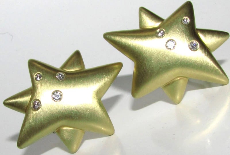 18KT GOLD .50CT DIAMONDS STAR CLIP EARRINGS**: Title: 18KT GOLD .50CT DIAMONDS STAR CLIP EARRINGS** Description: ONLY MAGNIFICENT JEWELS Unique Modified Star diamond earrings 8 bezel set diamonds .50ct. G-color, Vs-2 clarity. 18kt. yellow gold 36m