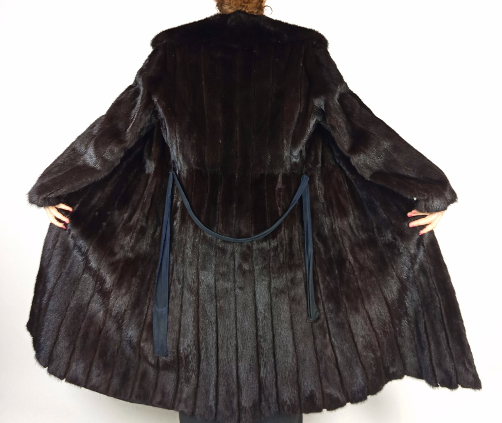 SAGA MAHOGANY MINK FUR COAT EU: L ; US: 16 - 7