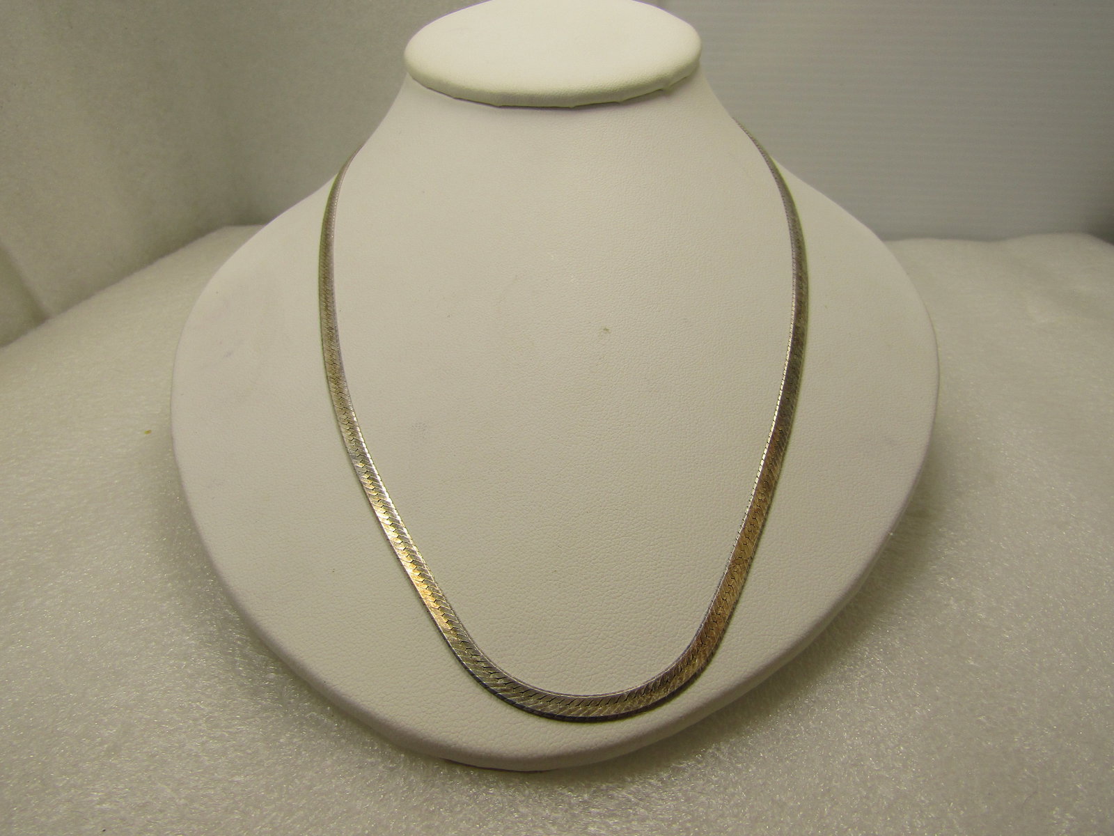Vintage Sterling 3mm Herringbone Necklace, 20" Unisex, 1980's-1990's, Signed: Vintage Sterling 3mm Herringbone Necklace, 20" Unisex, 1980's-1990's, Signed HCT and marked Italy and .925. It tests as sterling with an appx. weight of 9.69 grams. Lobster clasp. Very clean and in