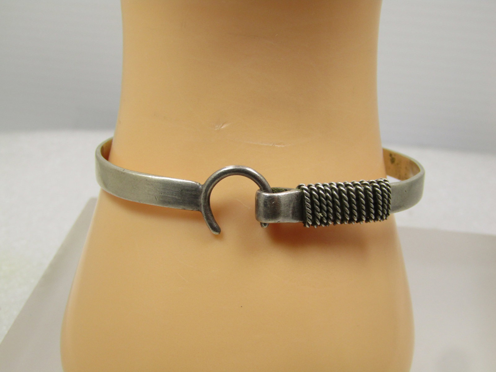 Vintage Sterling Wrapped Top Hook Bangle Bracelet, Unisex, 7". 1960'-1970's: Vintage Sterling Wrapped Top Hook Bangle Bracelet, Unisex, 7". 1960'-1970's. This has a silver twisted rope like accent at the one side on top and te clasp is an open hoop much like a horseshoe. The o