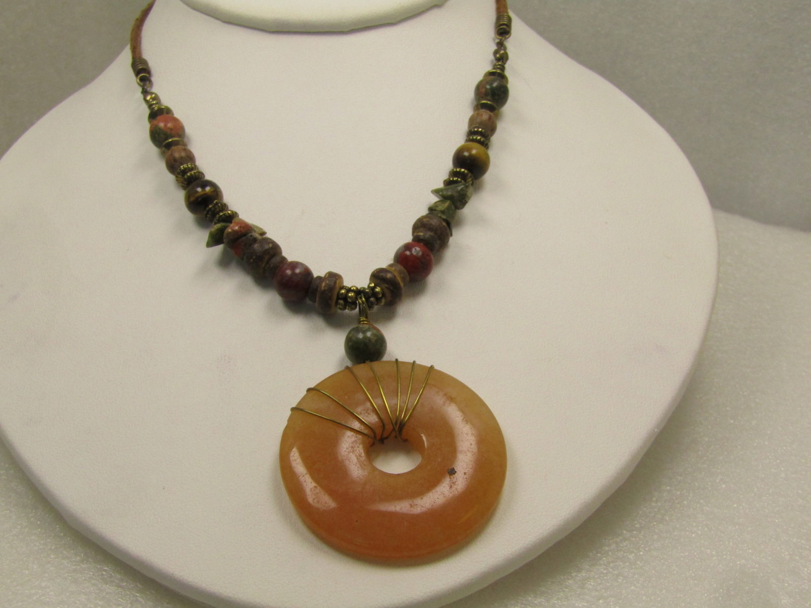 Vintage Agate Beaded Necklace, Orange Agate Drop, 16"-20", Boho, 1980's: Vintage Agate Beaded Necklace, Orange Agate Drop, 16"-19", Lady Remington, 1980's. Boho Appeal. Earth tone colored beads - great for autumn but also great all year. This has a 16" length with an addit