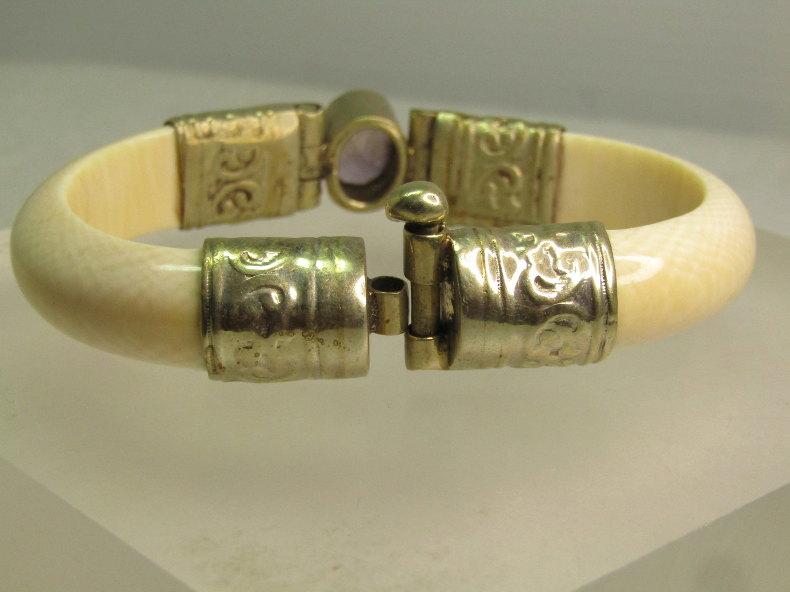 Vintage Bone Cuff Bracelet with Amethyst, Pin Clasp, 6.75", 1970's-1980's - 4