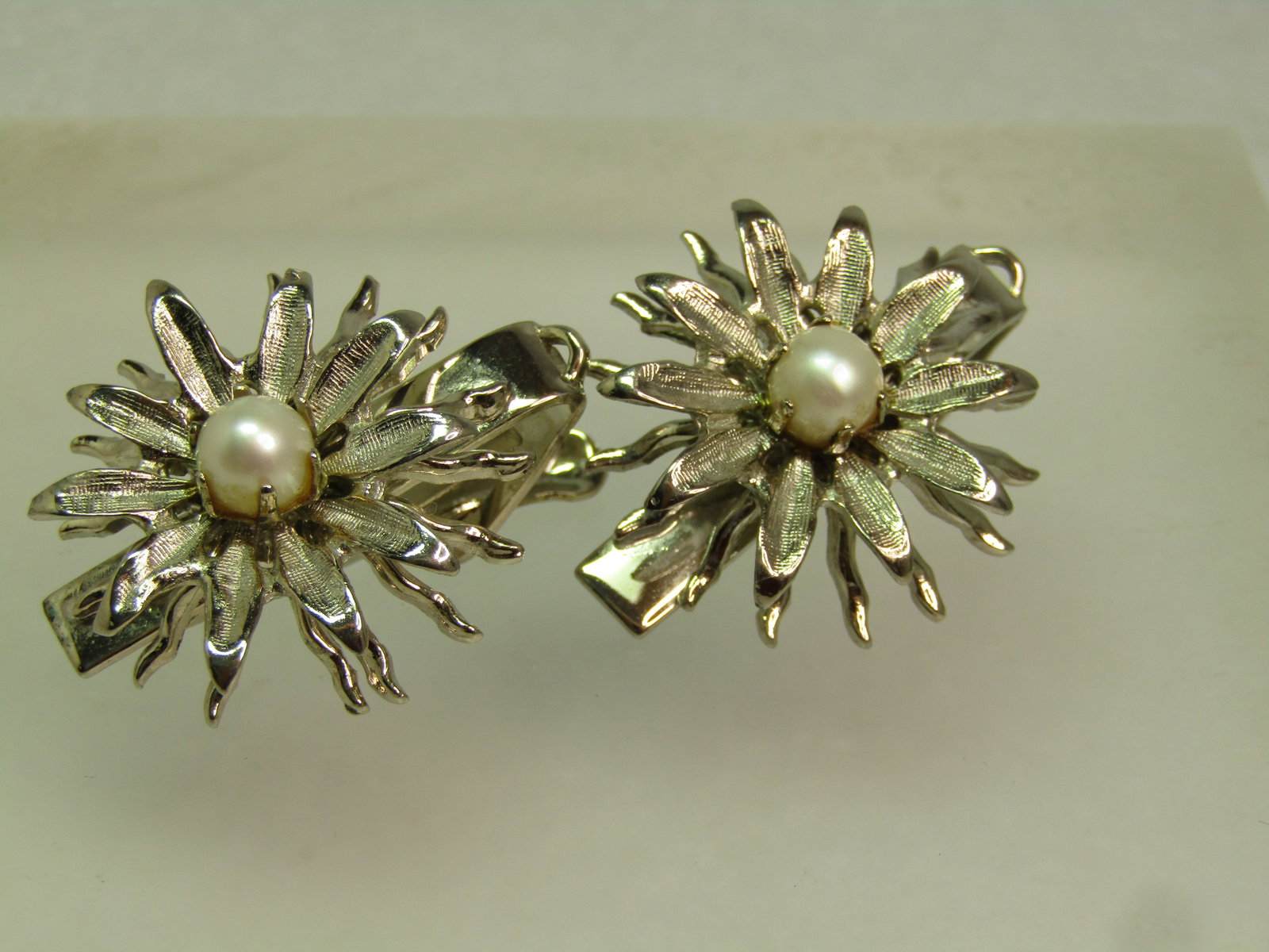 Vintage Two Floral Clips, Faux Pearl Silver Tone, 1960's-1990's: Vintage Two Floral Clips, Faux Pearl Silver Tone, 1960's-1990's. These are not connected with a chain but look like sweater clips . They work as tie clips or collar clips too. Silver tone and appx. 1.