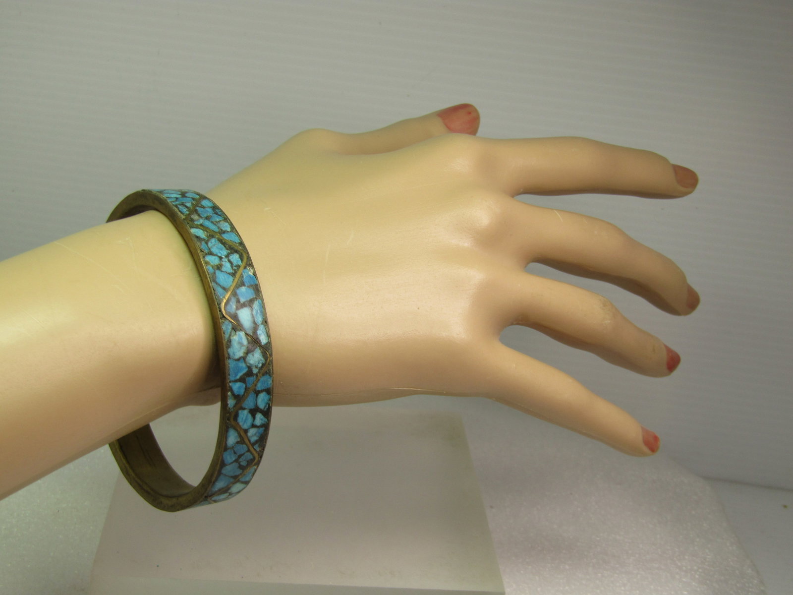 Vintage Brass & Inlaid Turquoise Chip Bangle Bracelet, 8.75, Unisex, 1960's - 5