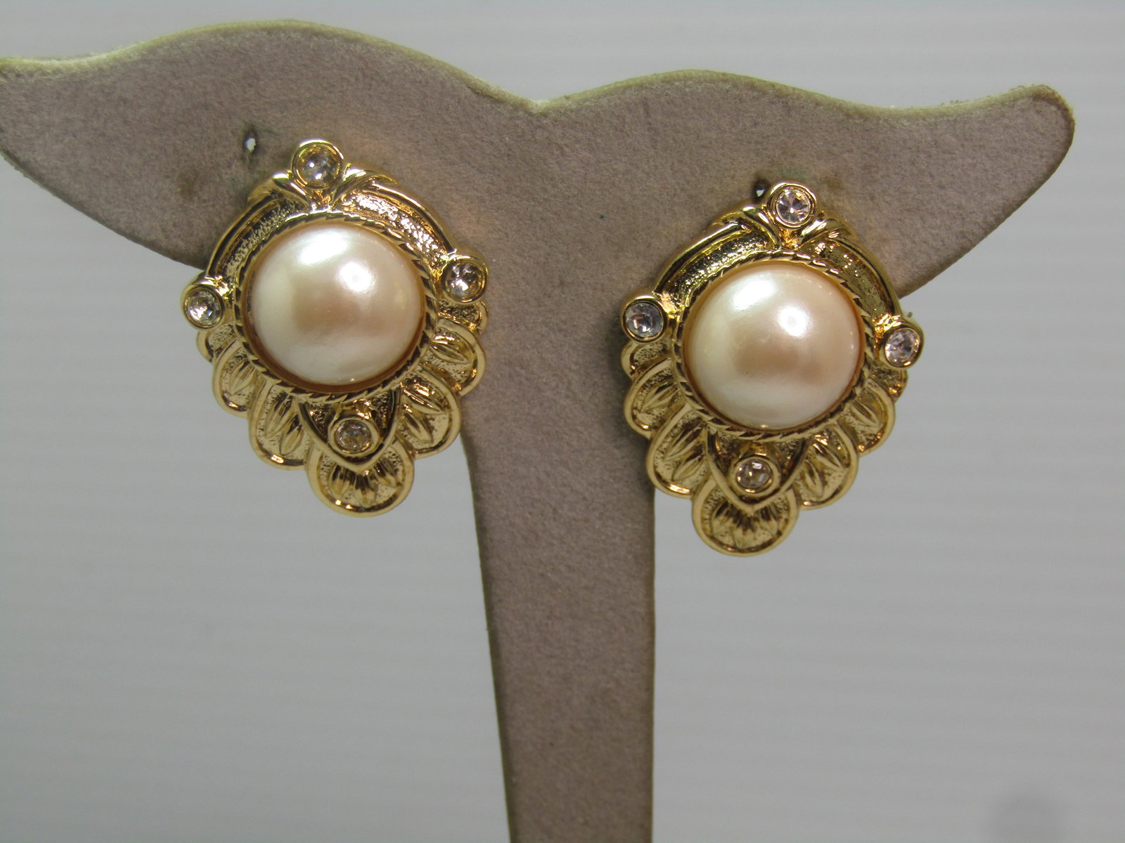 Faux Pearl Renaissance Pearl Earrings, Clip, Jay Kenneth Lane for Avon, 1980's-2000's - 3