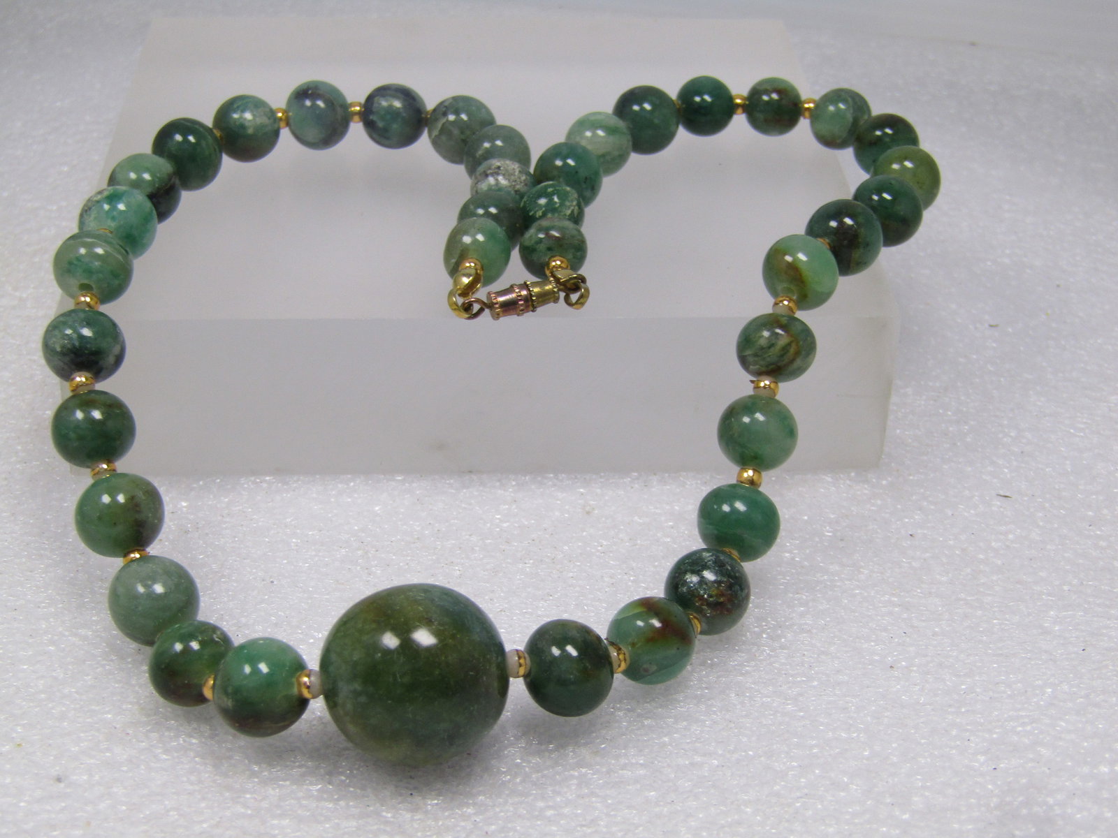 Vintage Green Agate Beaded Necklace, 10.5mm and 18mm Beads, 18", 1970's-1980's - 3