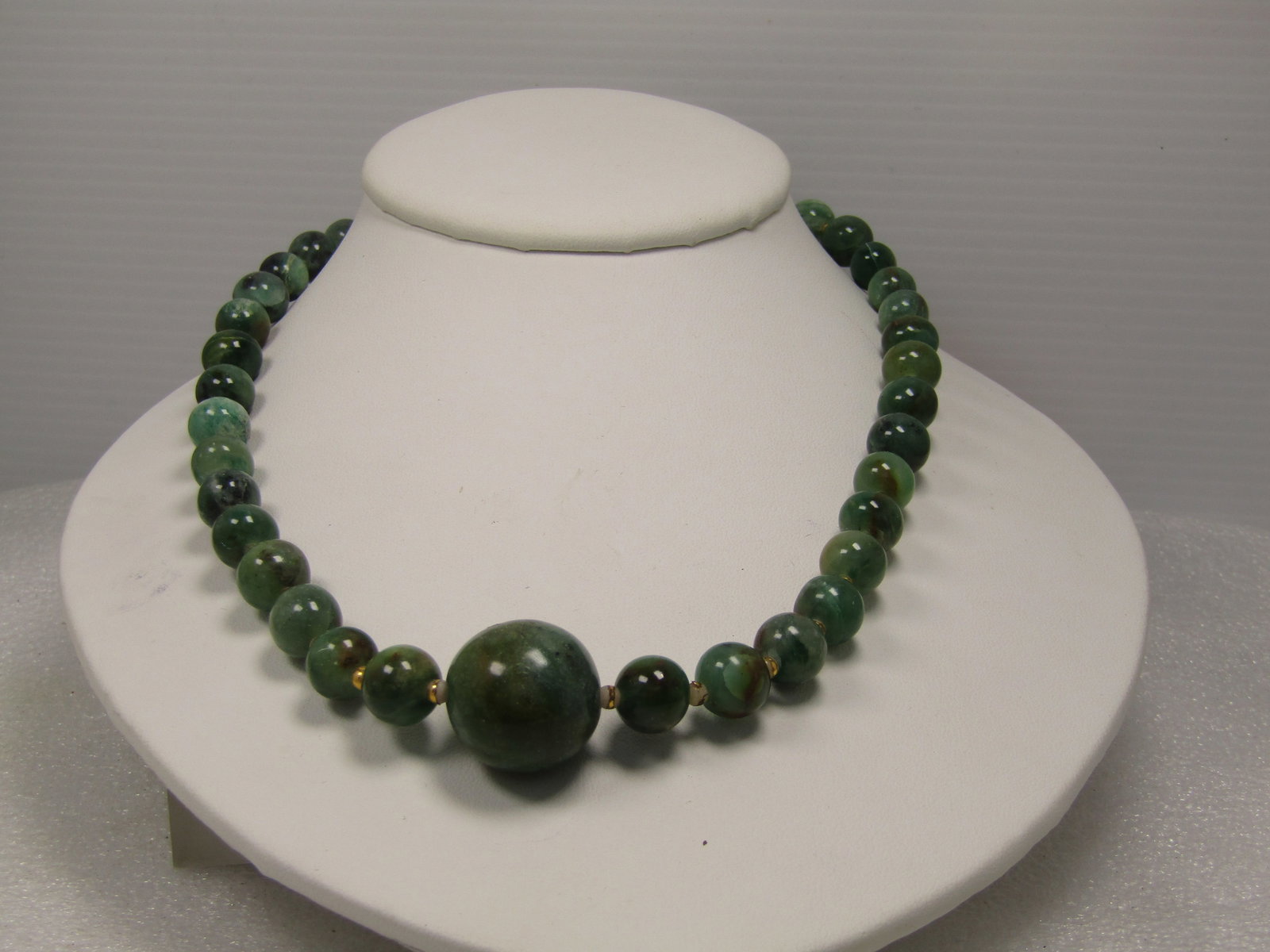 Vintage Green Agate Beaded Necklace, 10.5mm and 18mm Beads, 18", 1970's-1980's - 5