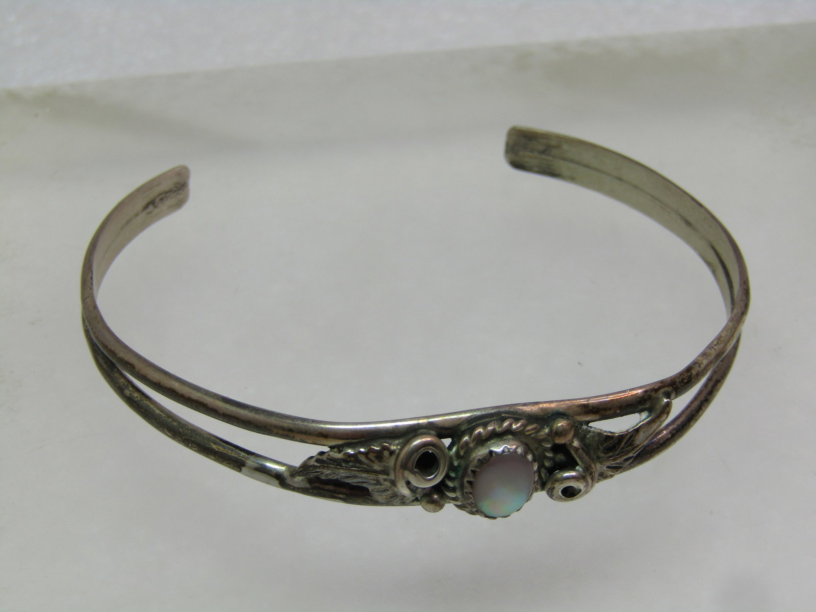 Vintage Sterling Southwestern MOP Cuff Bracelet, 6.5", 1960's-1970's - 4