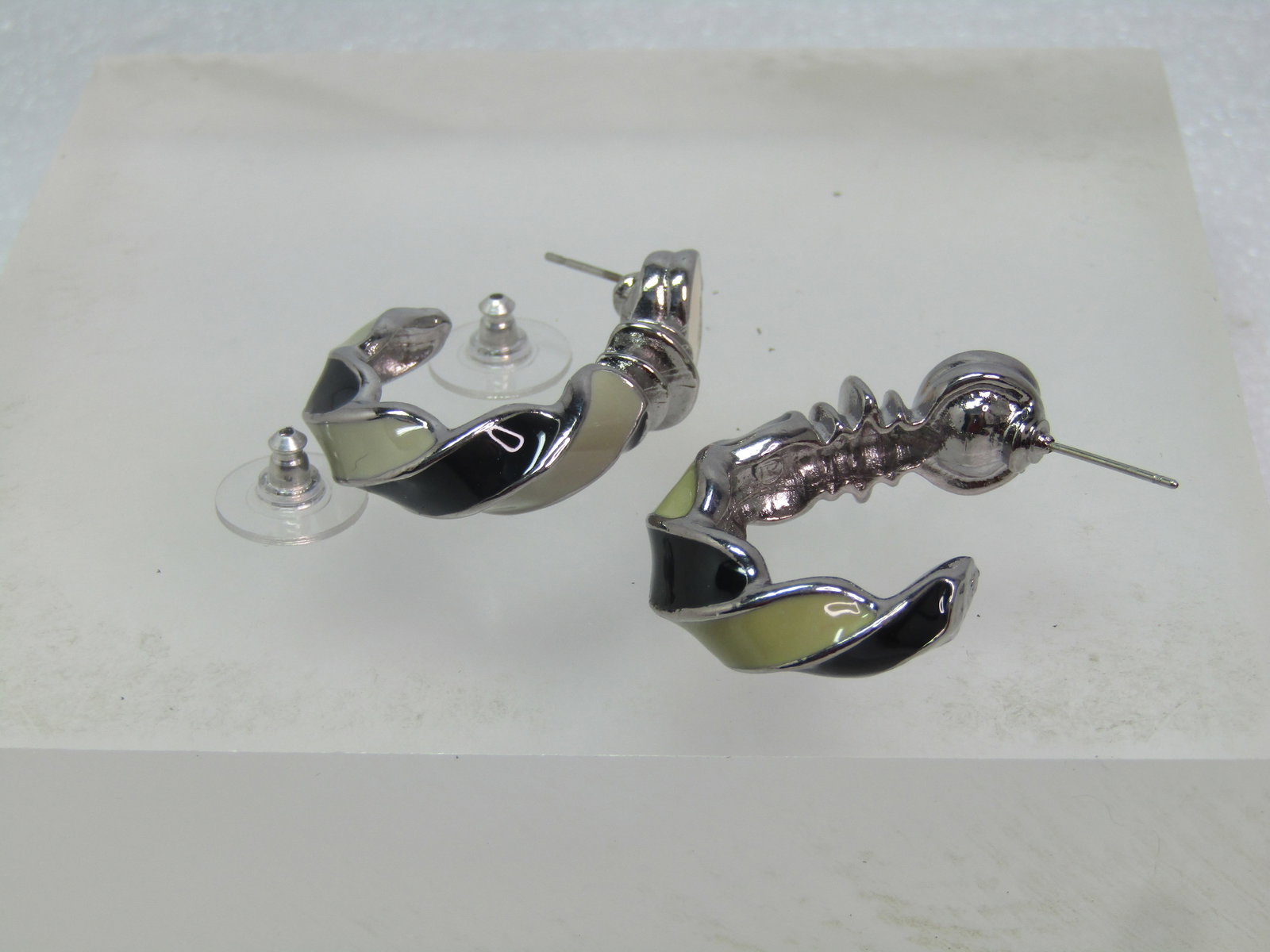 Vintage Enameled Black/Tan/Green 3/4 Hoop Earrings, Pierced, Patchington, on Card, 1980's - 6