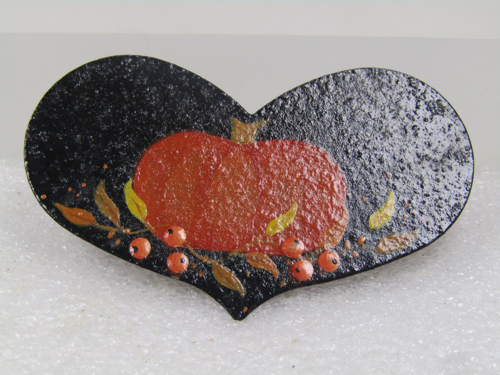 Vintage Tole Painted Pumpkin Heart Brooch, 1970's - 3