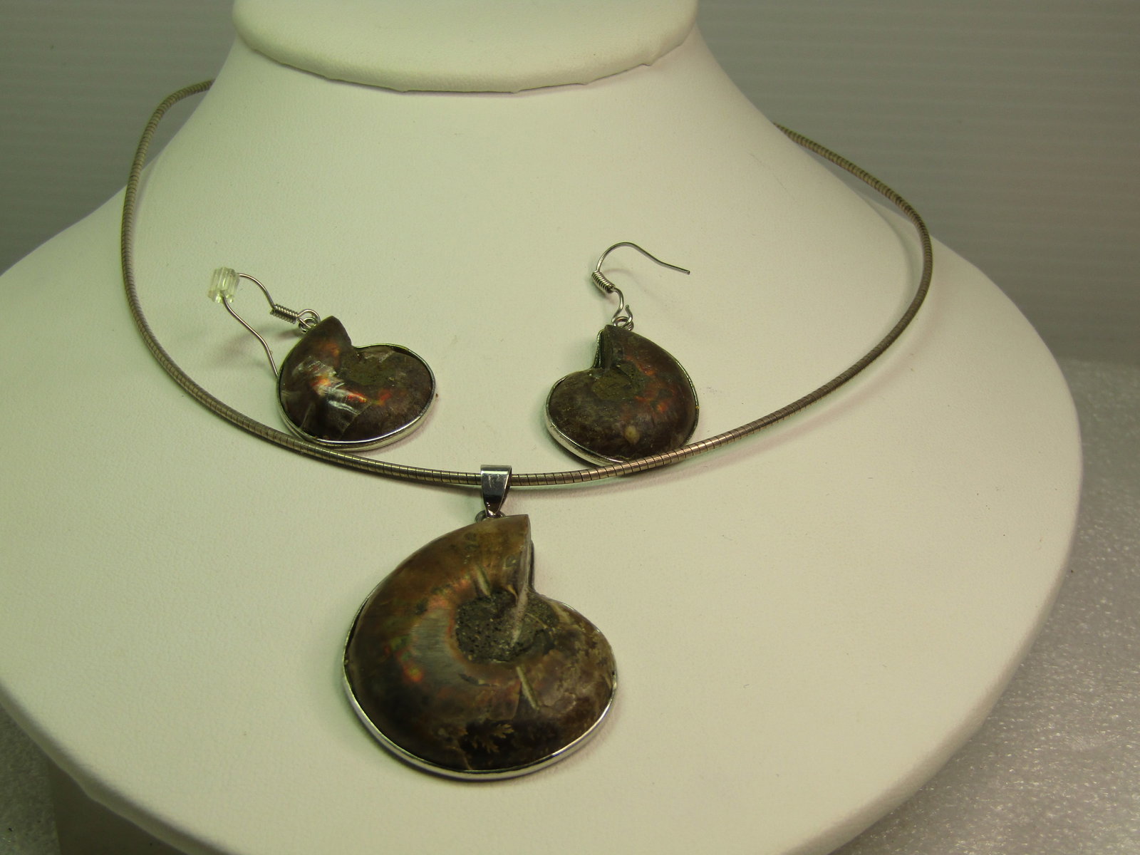 Vintage Ammonite Pendant on Sterling Omega Necklace, Pierced Earrings, 1980's: Vintage Ammonite Pendant on Sterling Omega Necklace, Pierced Earrings, 1980's, 17". the chain is an appx. 1.5mm omega link with lobster clasp. The necklace is marked sterling and tests as sterling wit