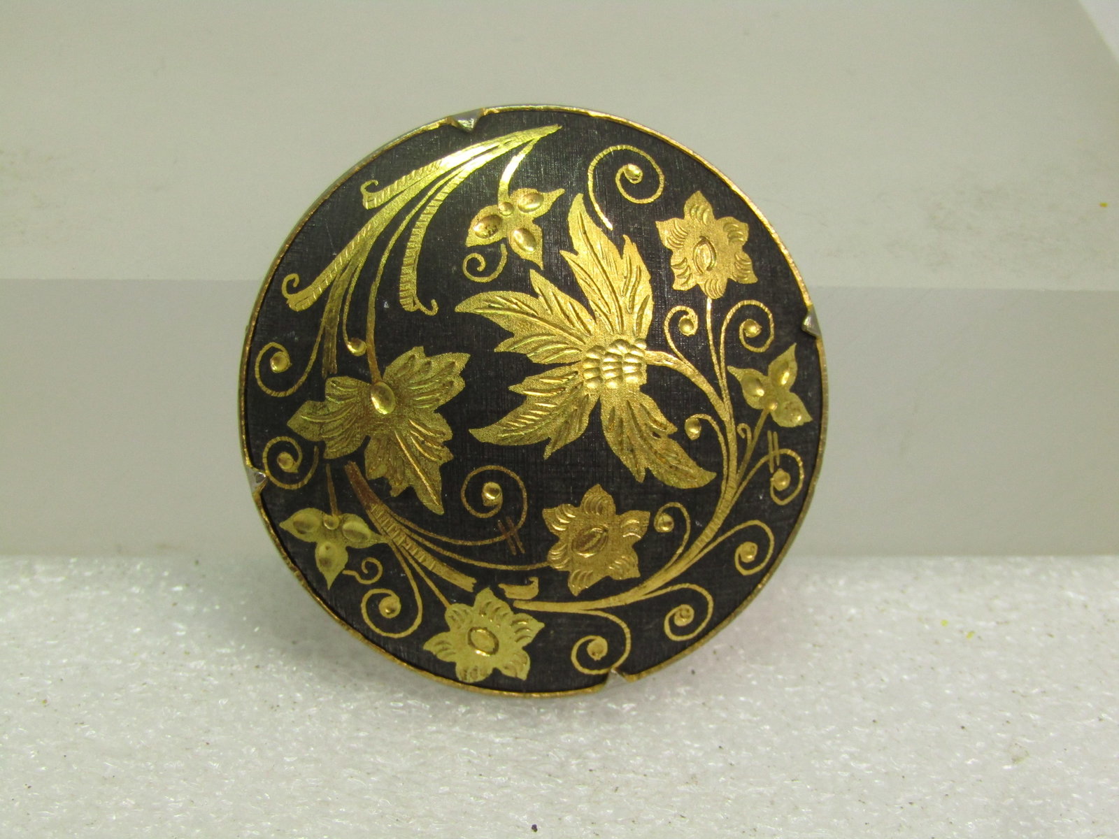 Vintage Damascene Domed Leaf Brooch, Trombone Clasp, 1940's-1960's: Vintage Damascene Domed Leaf Brooch, Trombone Clasp, 1940's-1960's. This is appx. 1.5" wide with black background ad the etched leaves and stems circling around the brooch. Gold tone with trombone