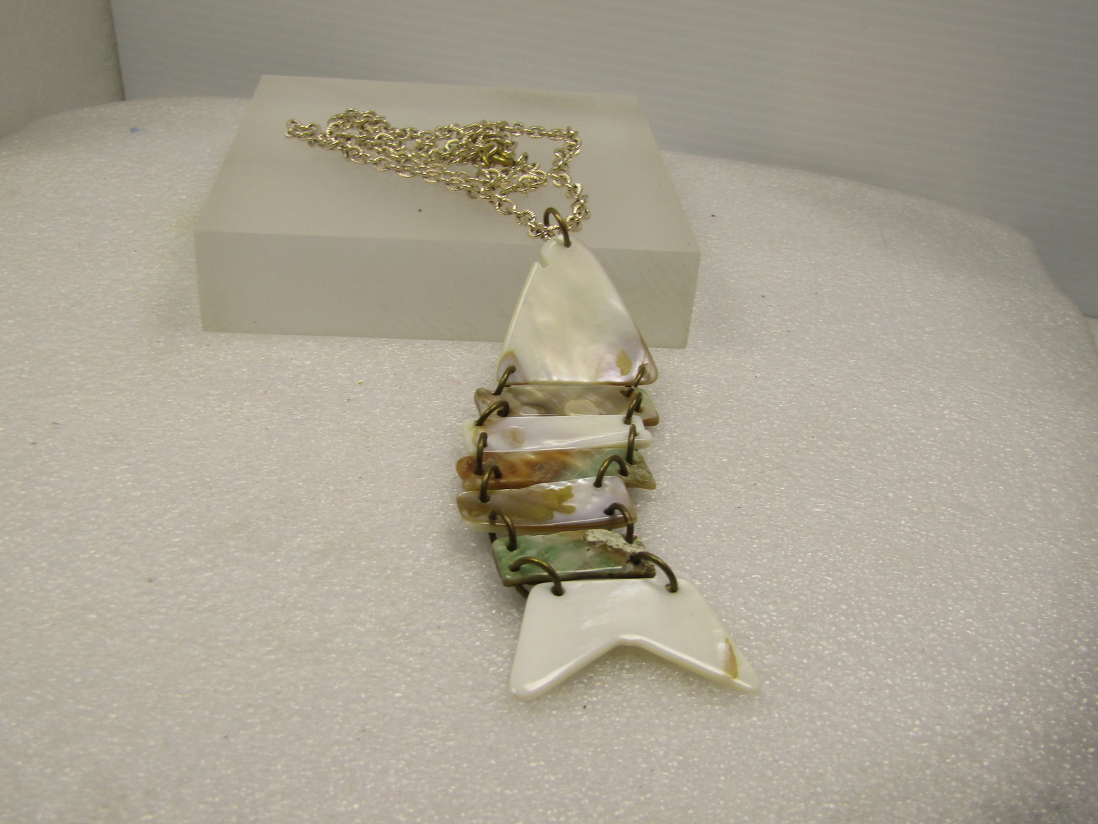 Vintage Mother-of-Pearl Articulated Fish Necklace, 26", 1960's-1970's. - 4
