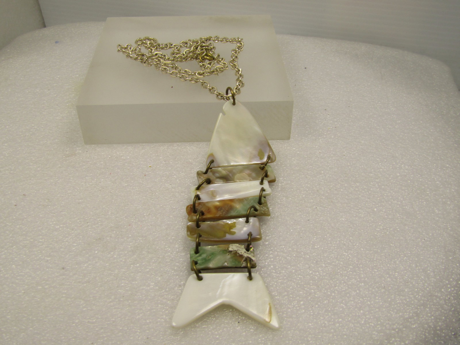 Vintage Mother-of-Pearl Articulated Fish Necklace, 26", 1960's-1970's. - 5