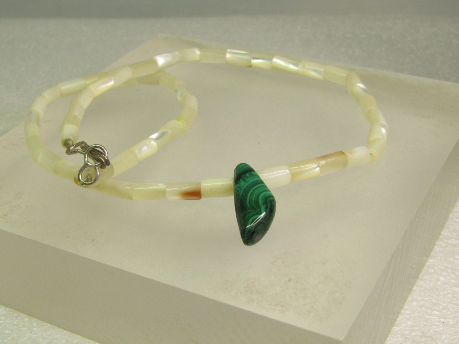 Vintage Mother-of-Pear & Malachite Beaded Necklace, Southwestern, 15", 1970''s-1980's - 5