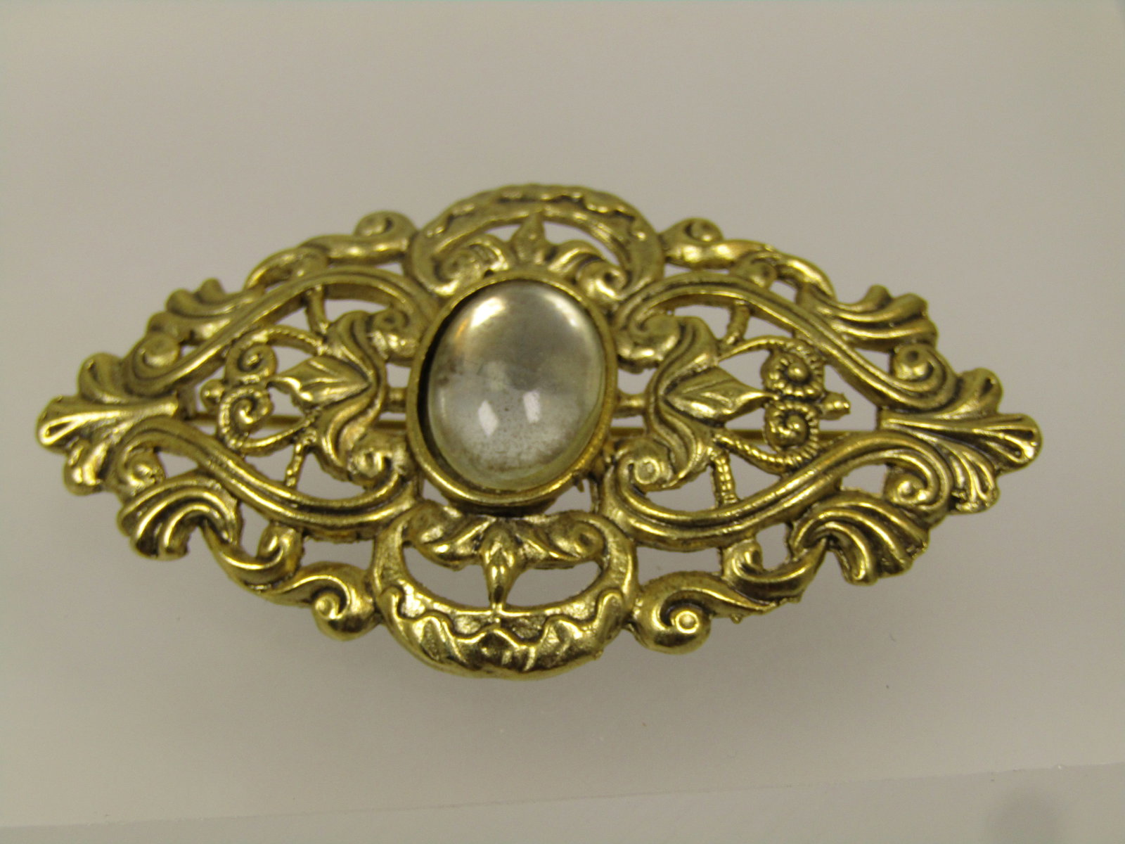Vintage Gold tone Victorian Themed Brooch, Clear Glass Stone, 1980's - 5