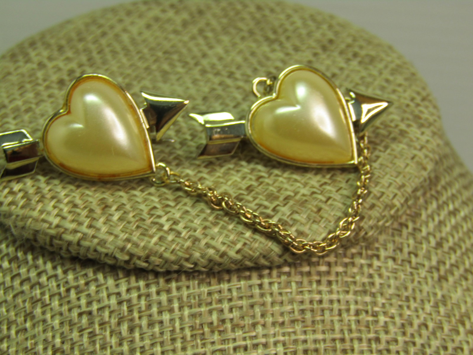 Vintage Faux Pearl Heart With Arrow Scatter Pins, Chained, 1950's-1960's: Vintage Faux Pearl Heart With Arrow Scatter Pins, Chained, 1950's-1960's. Gold tone - two faux pearl hearts with an arrow connect with an appx. 2mm rope style chain. the chain is appx. 3" and the pin