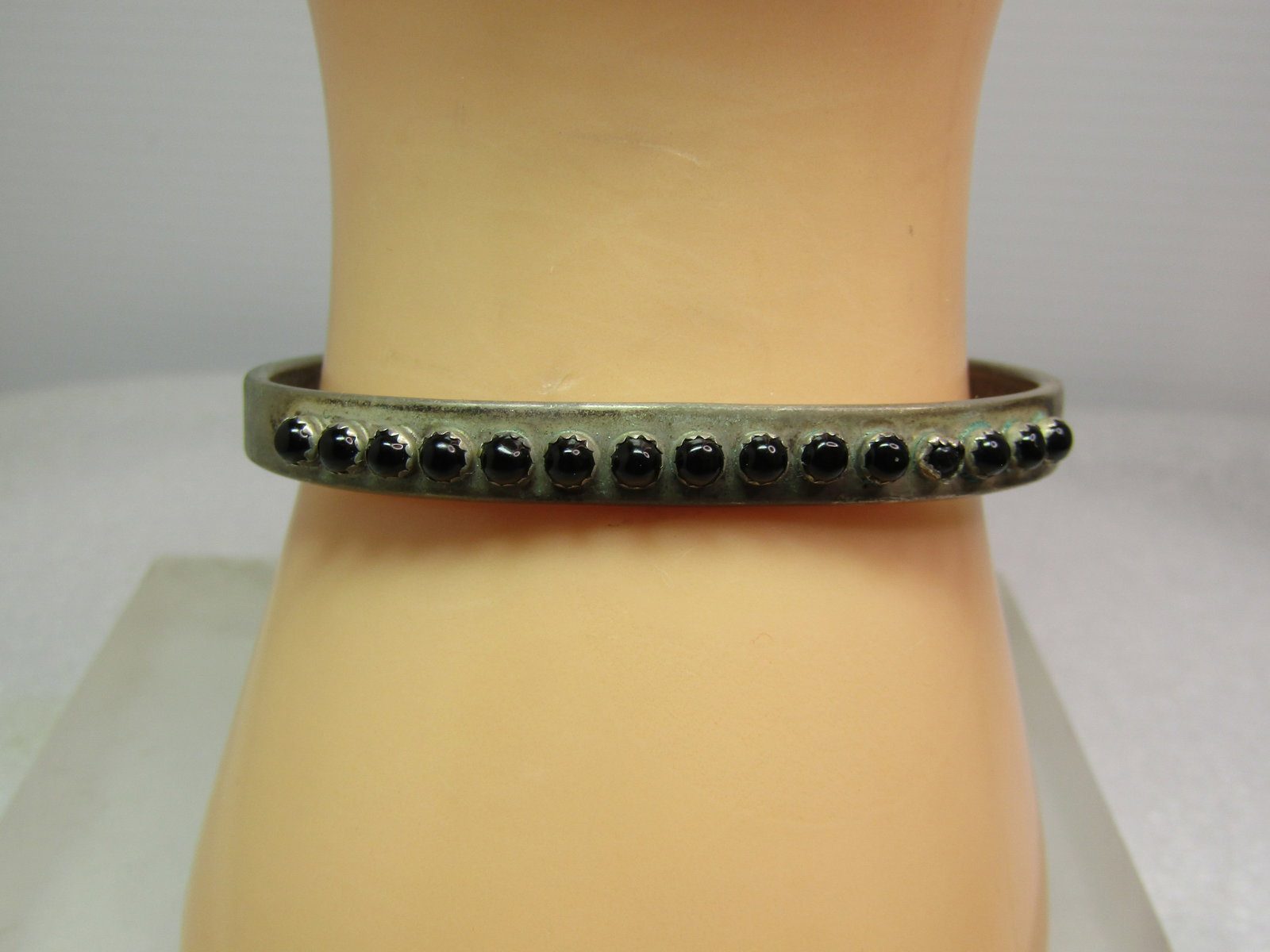 Vintage Sterling Navajo Onyx Cuff Bracelet, 6.5" Signed D. Livingstone, 1980's-1990's: Sterling Navajo Onyx Cuff Bracelet, 6.5" Signed D. Livingstone, 1980's-1990's. This has fifteen onyx stones set raised in a sawtooth bezel setting over the top of the cuff. It is appx. 6.5mm width.